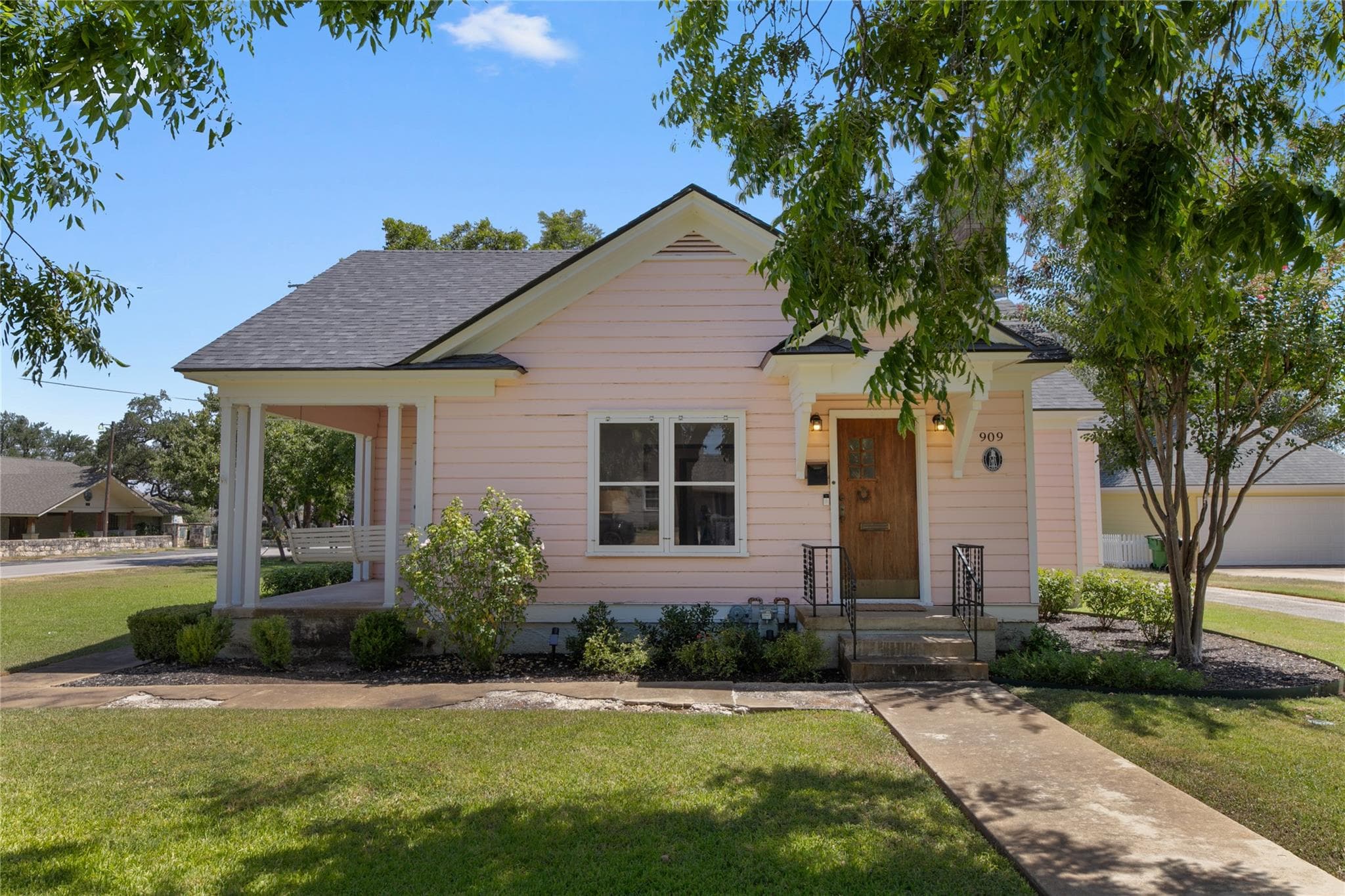 909 E Liberty Ave