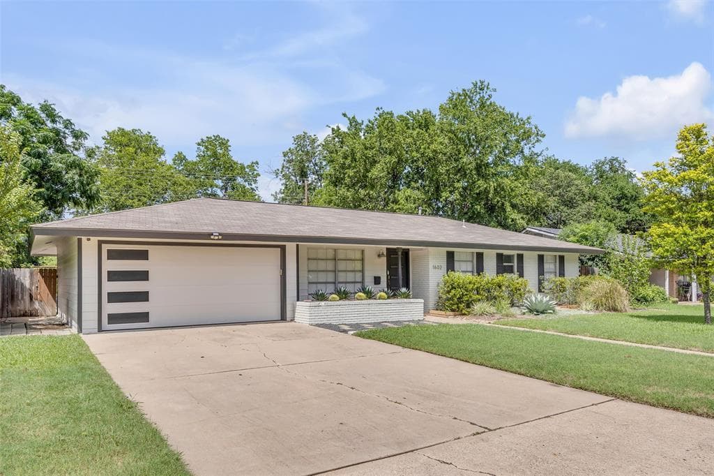 1602 Ashberry Dr