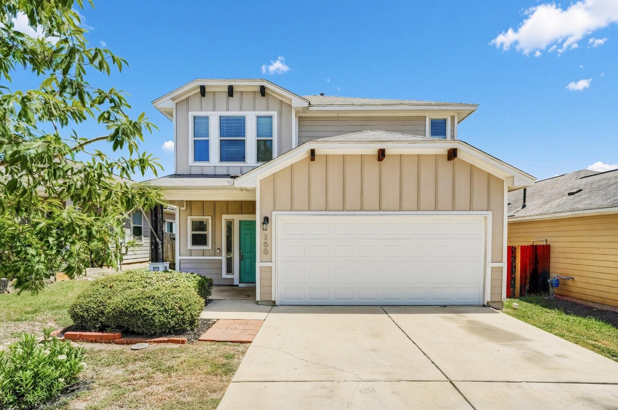 266 Twisted Oaks Ln