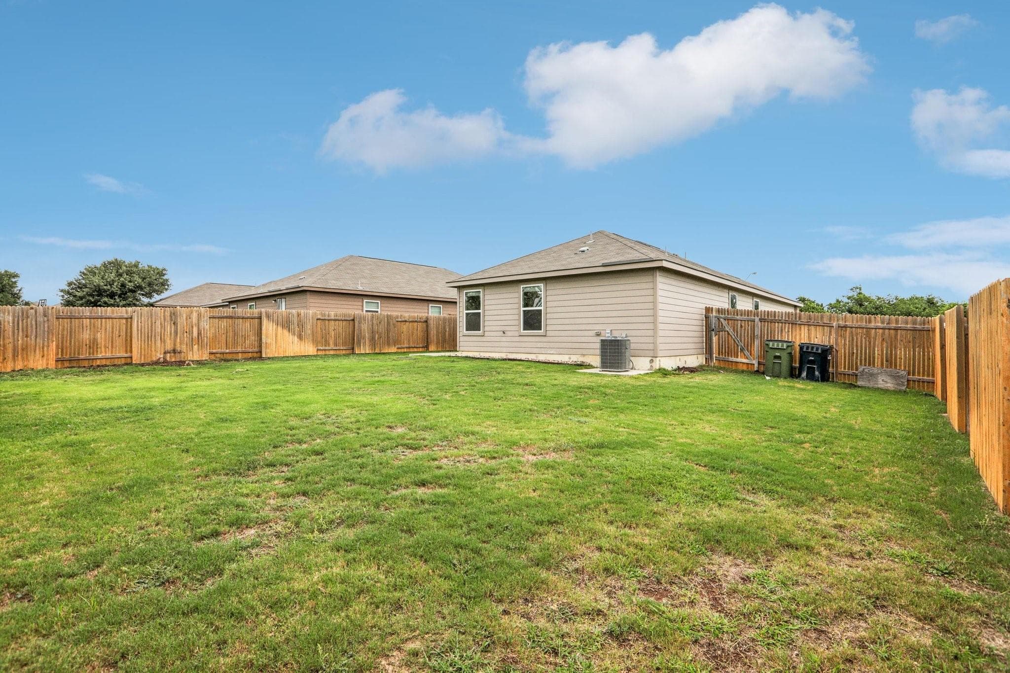 1040 Riverdale Cv
