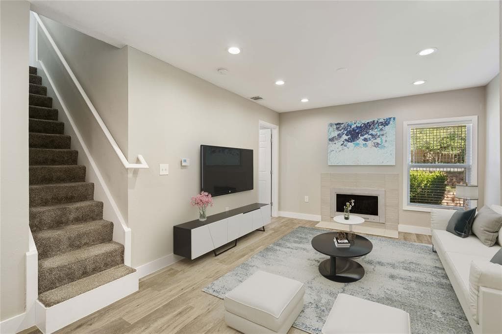 935 La Posada Dr #158