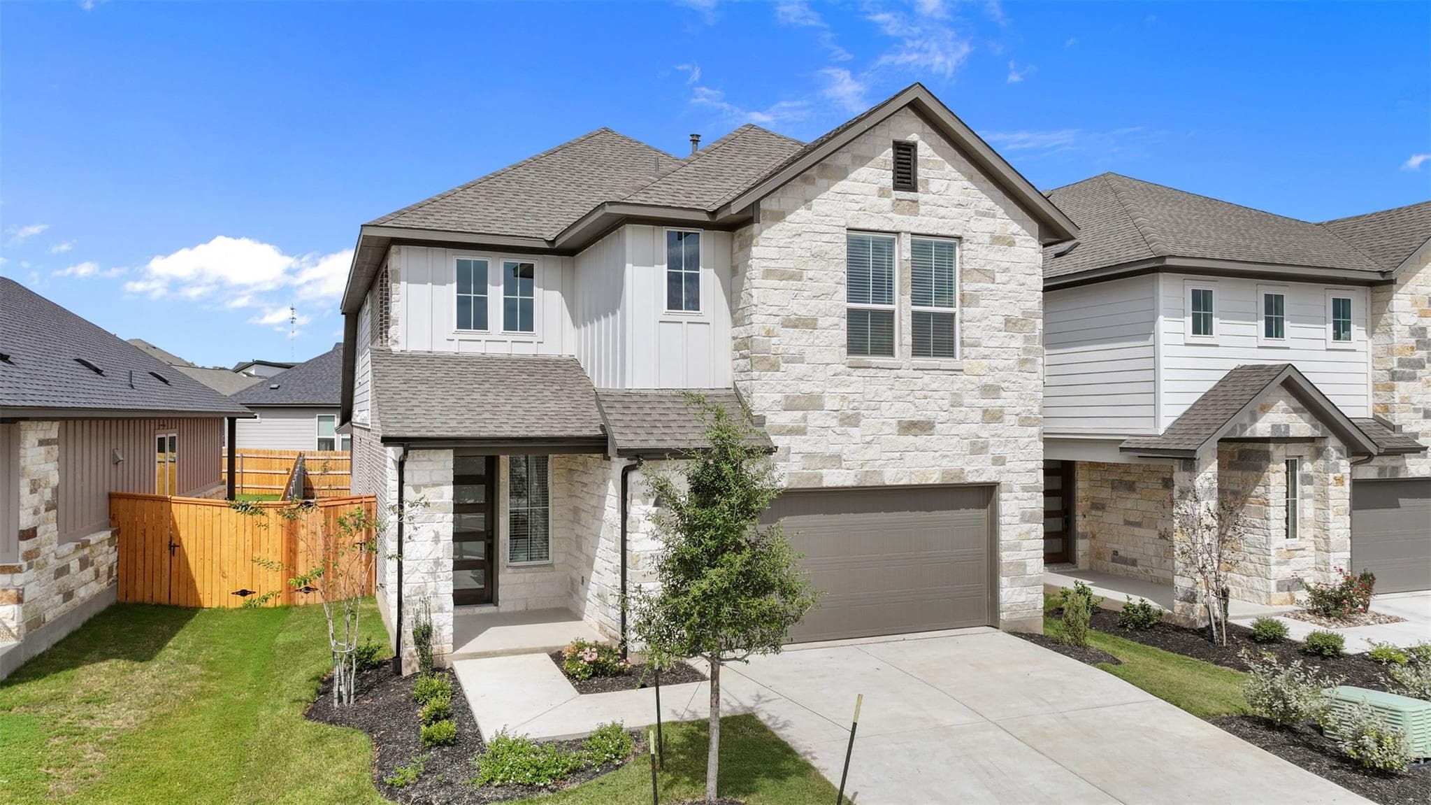 1129 N Roger Hanks Pkwy