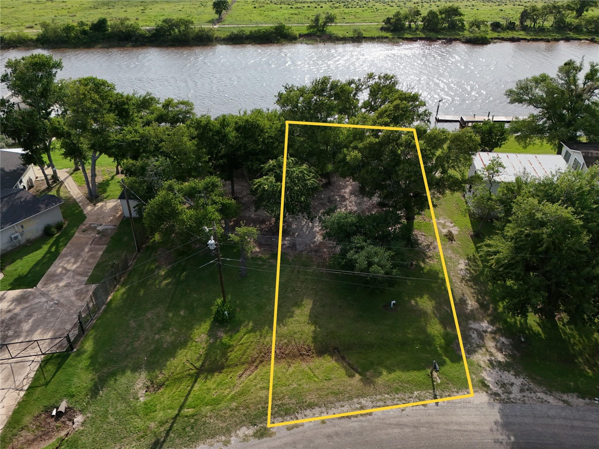 1828 Creekside Dr