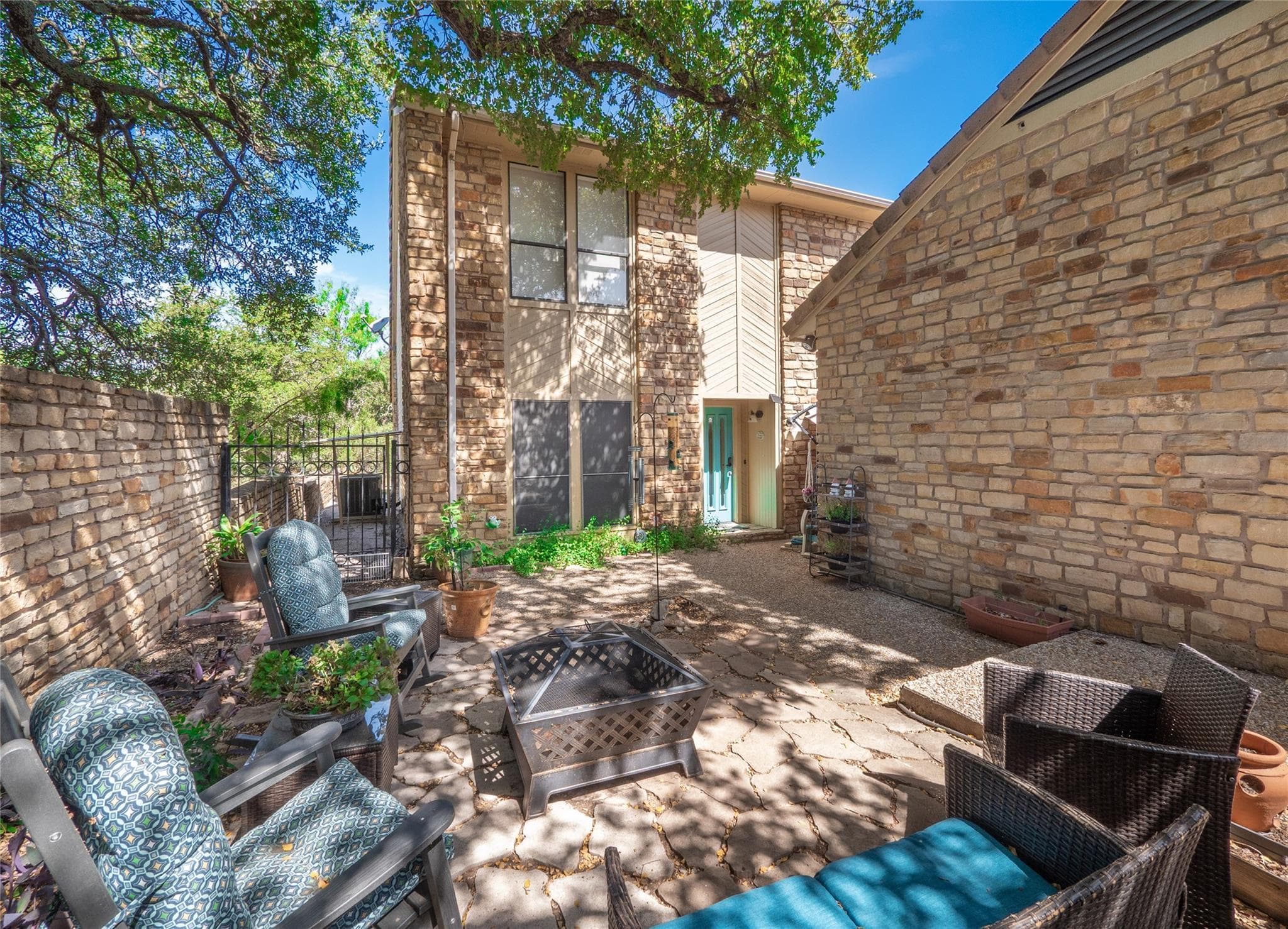 706-A Clayton Nolen Dr