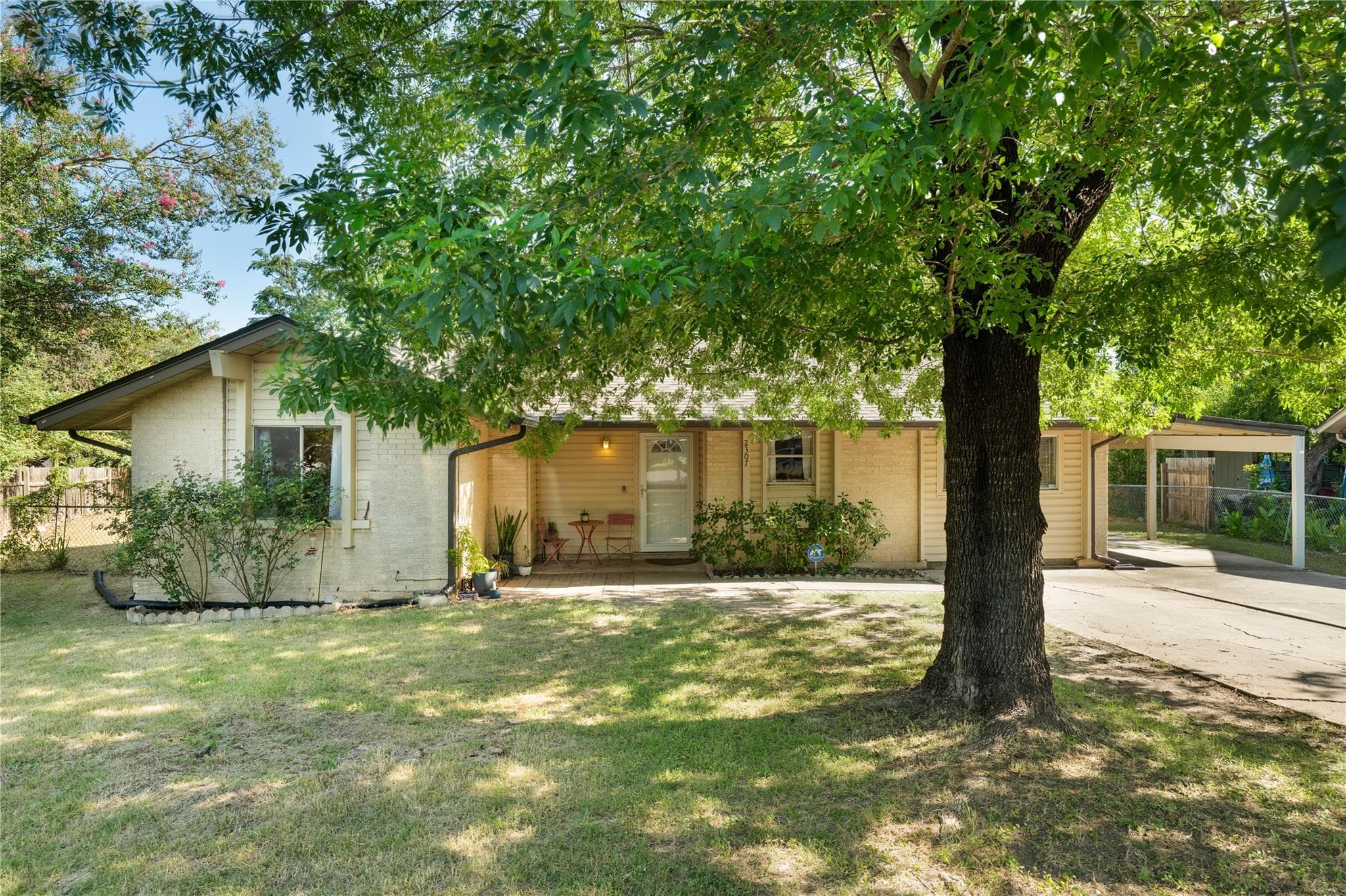 2307 Valley High Cir
