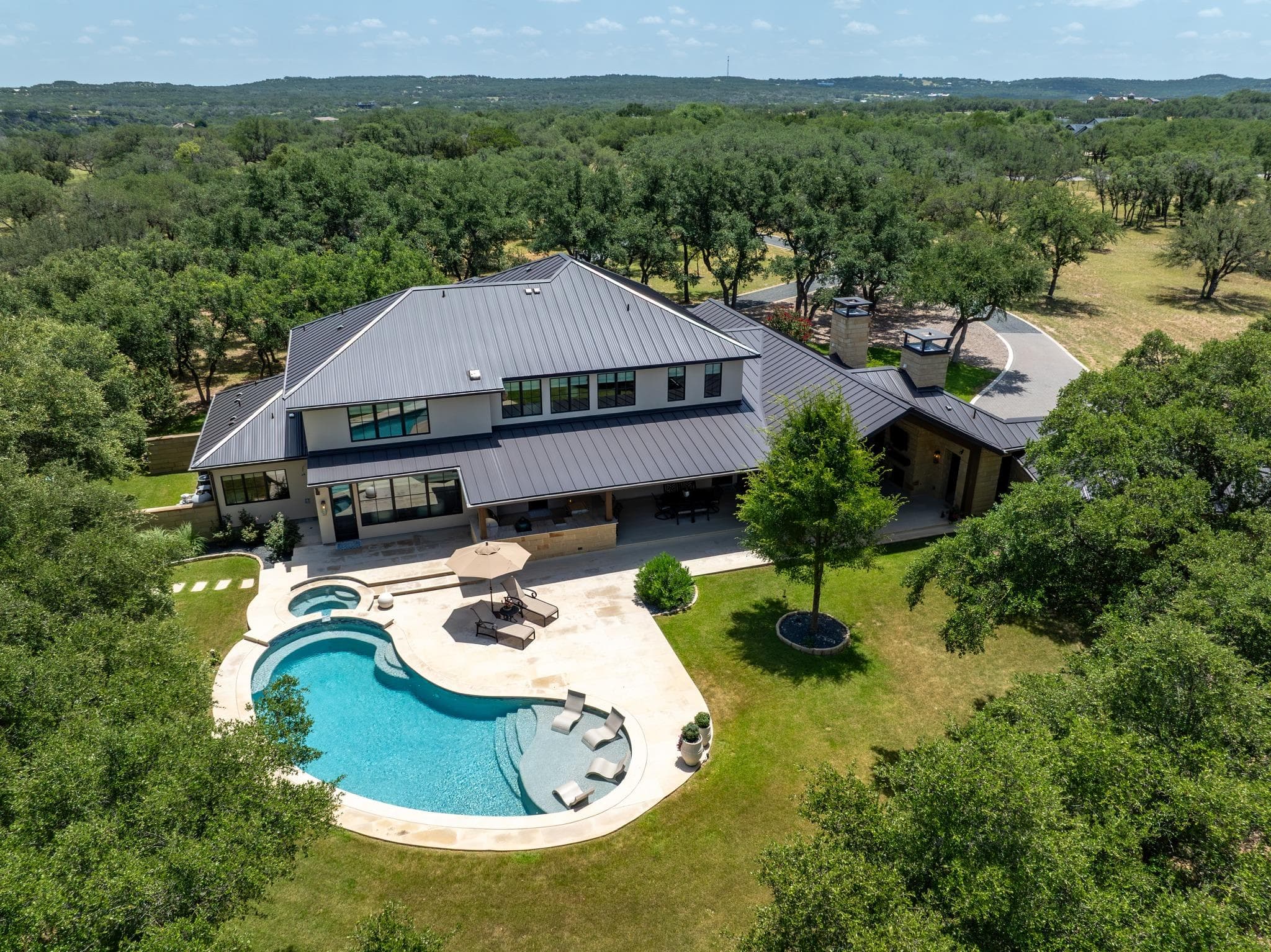 900 Rivercliff Dr
