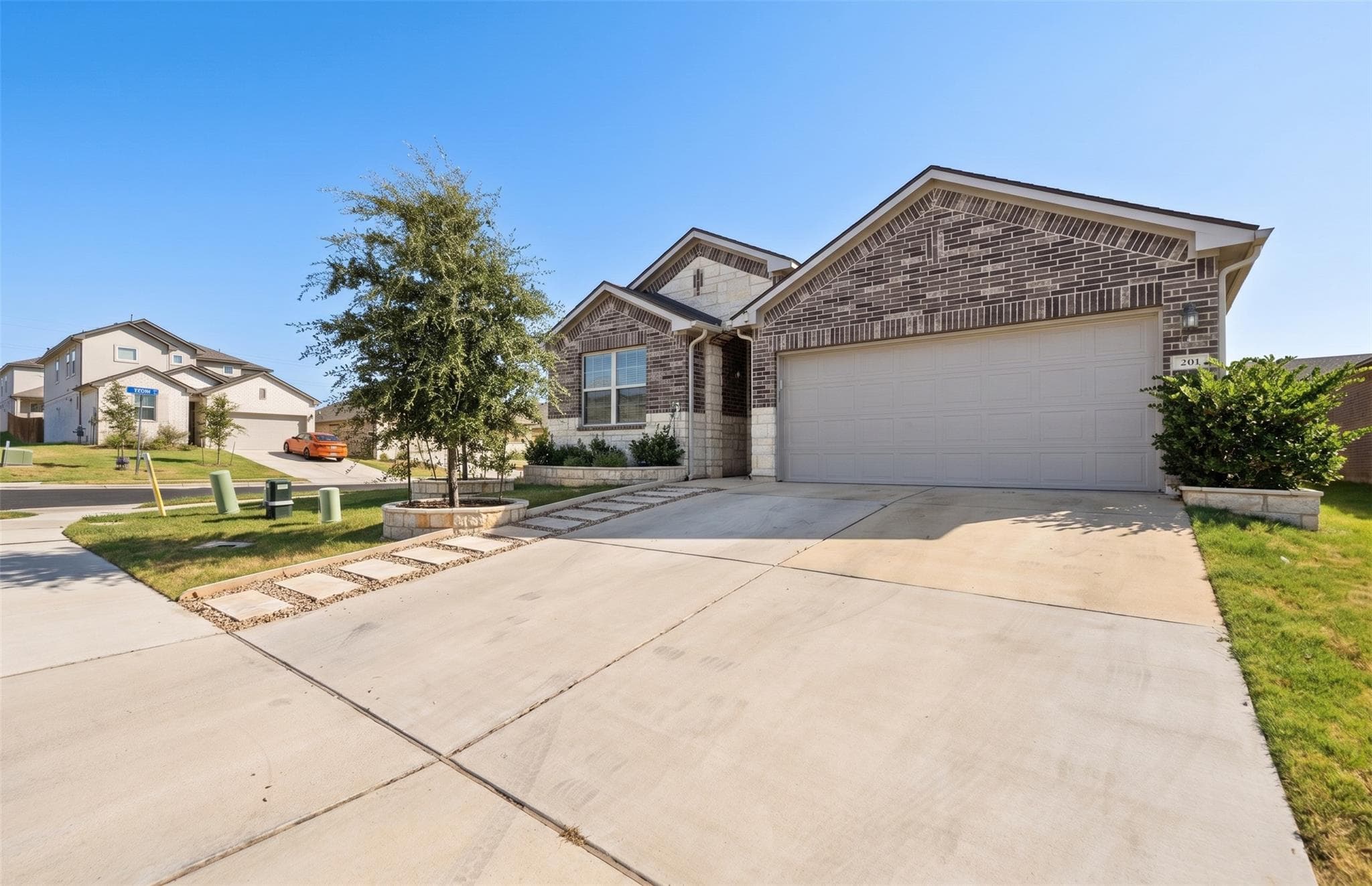 201 Connor Ln