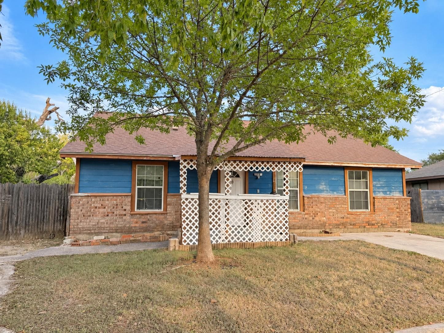 900 Lee Ln