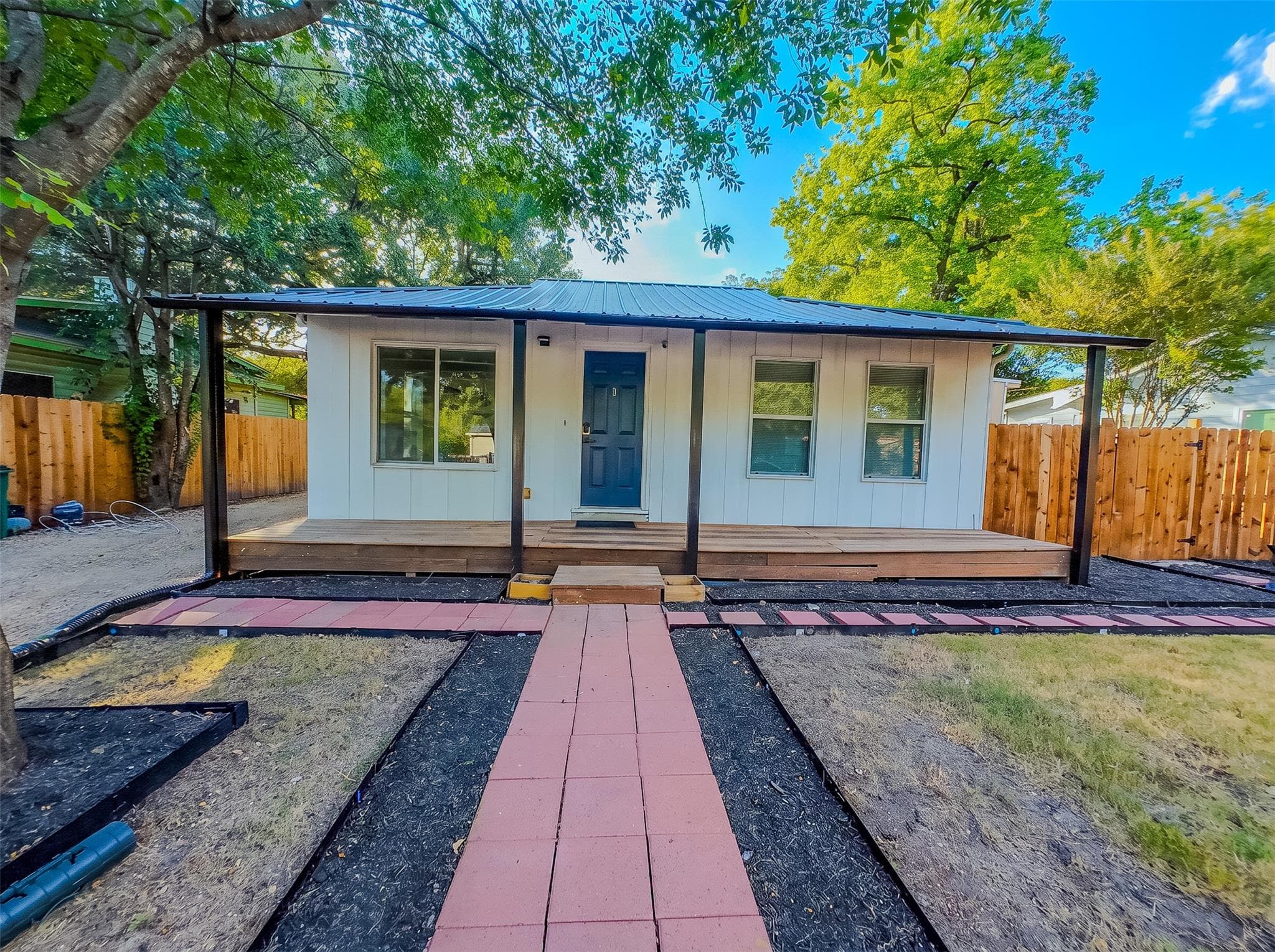 1120 Mark St
