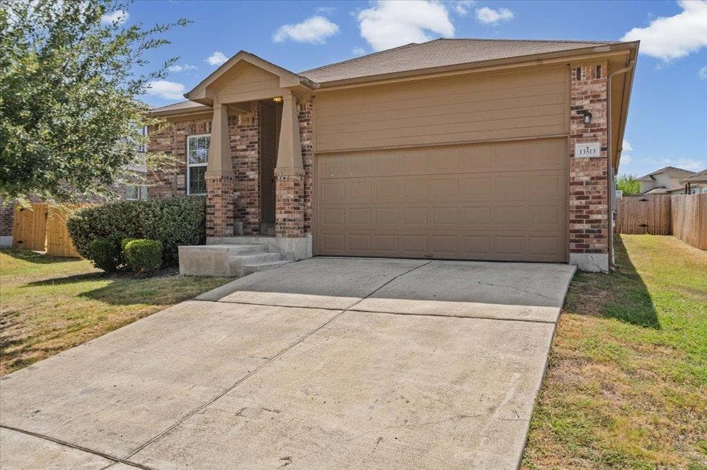 13513 Kearns Dr