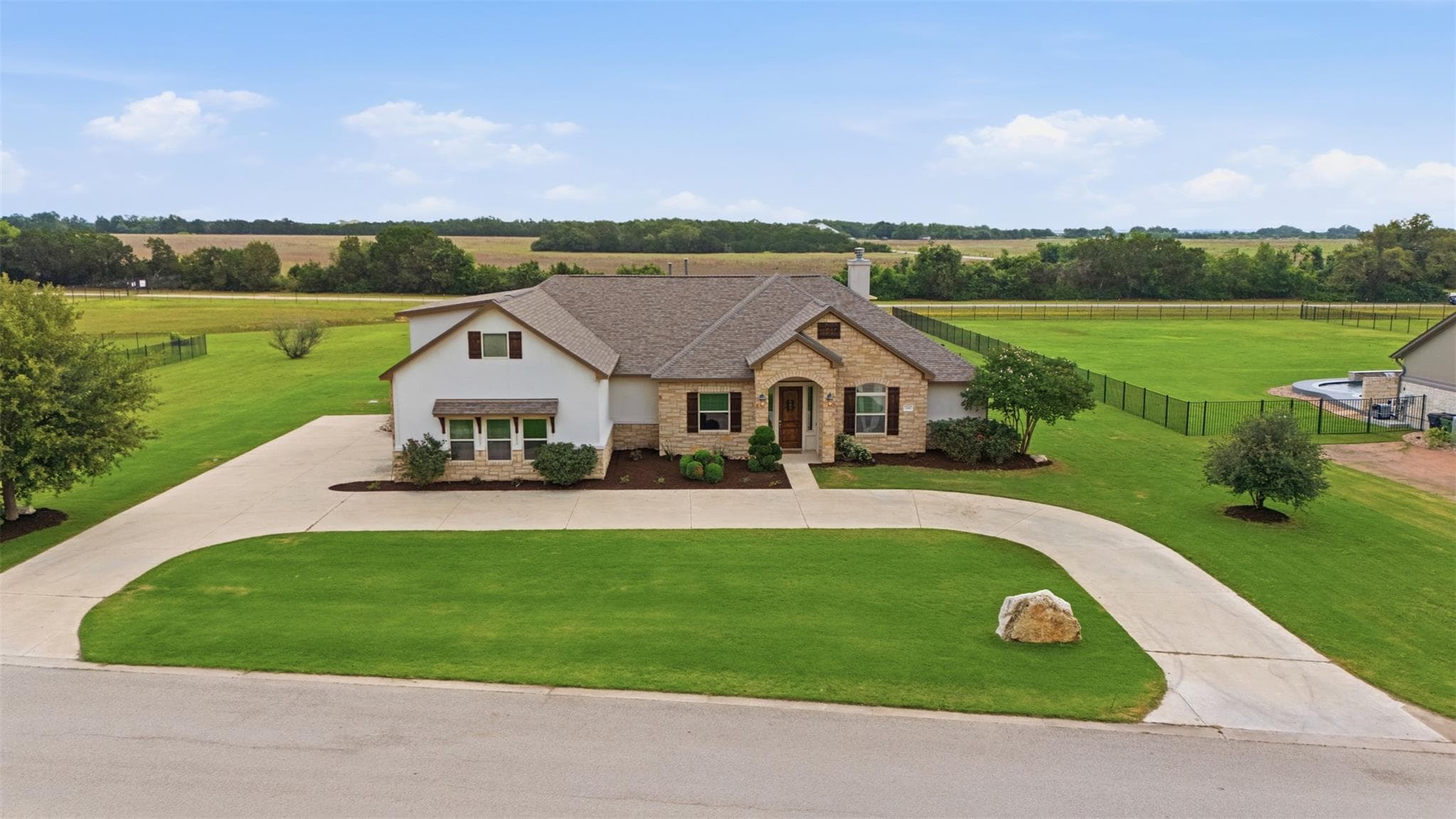 2440 Greatwood Trl