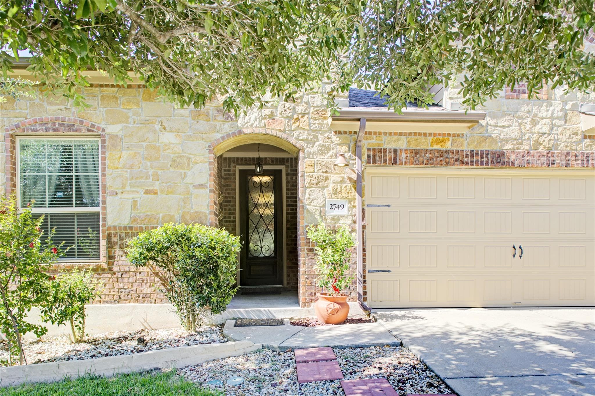 2749 Santa Ana Ln
