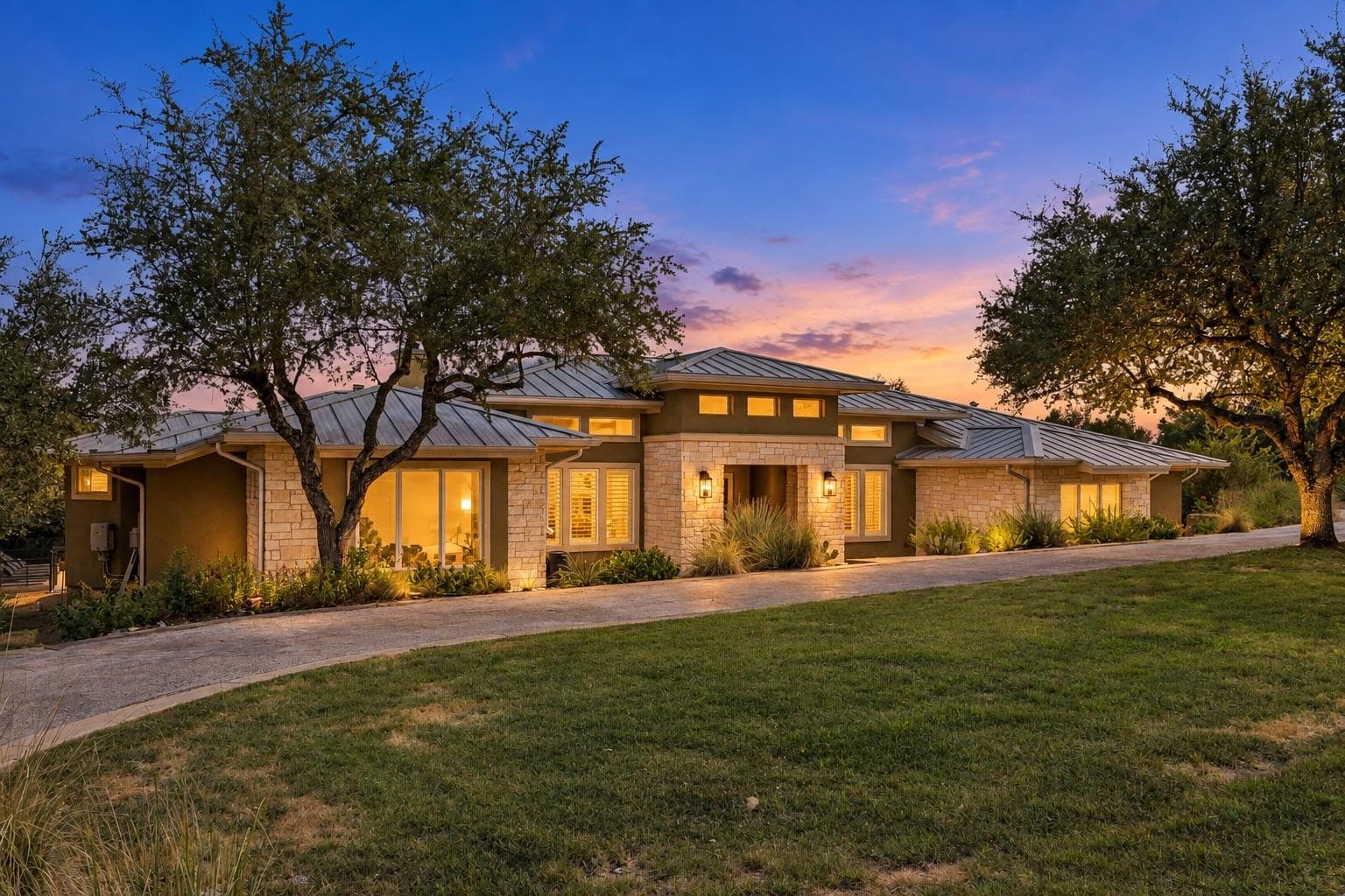 3801 Peak Lookout Dr