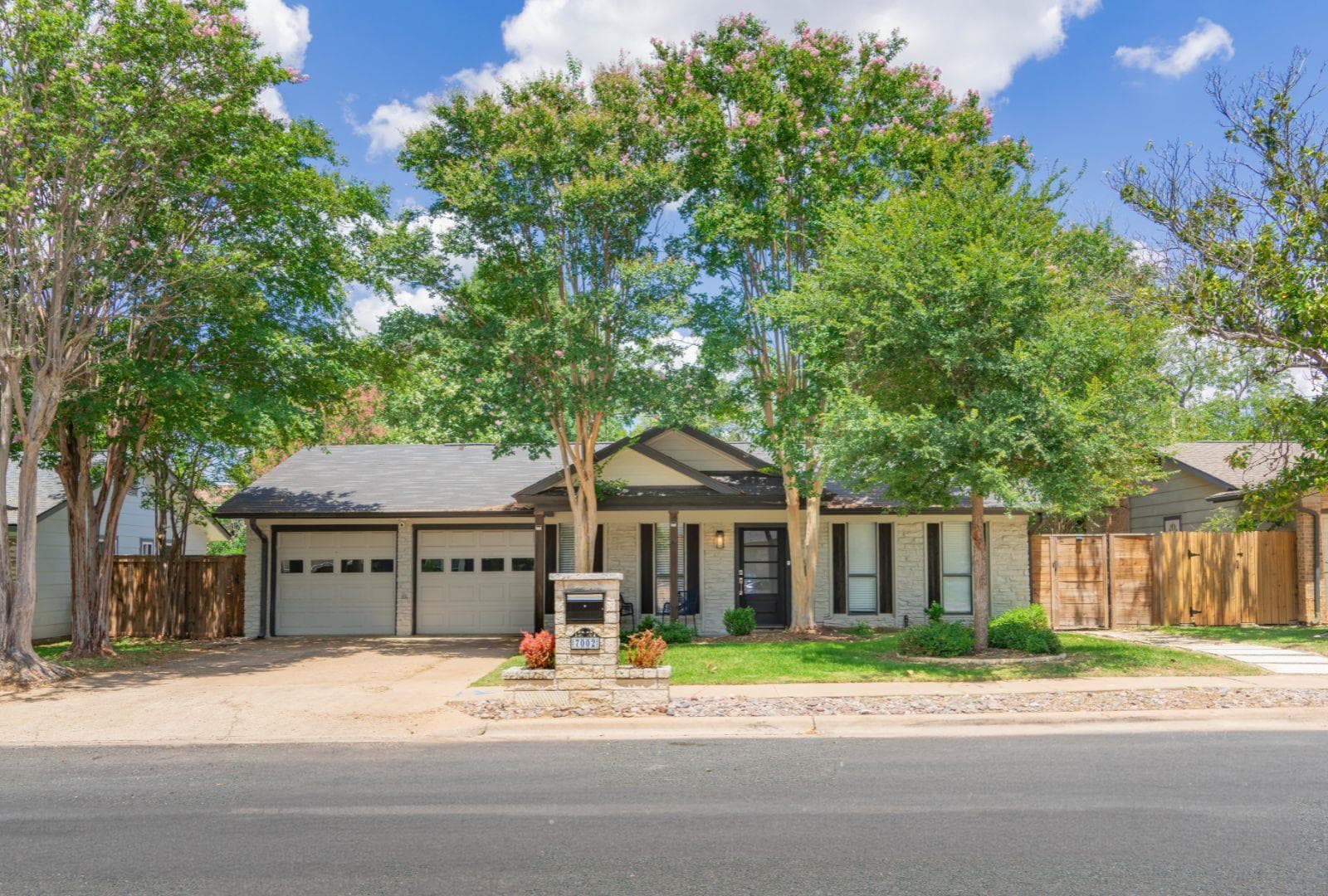 7002 Whispering Oaks Dr