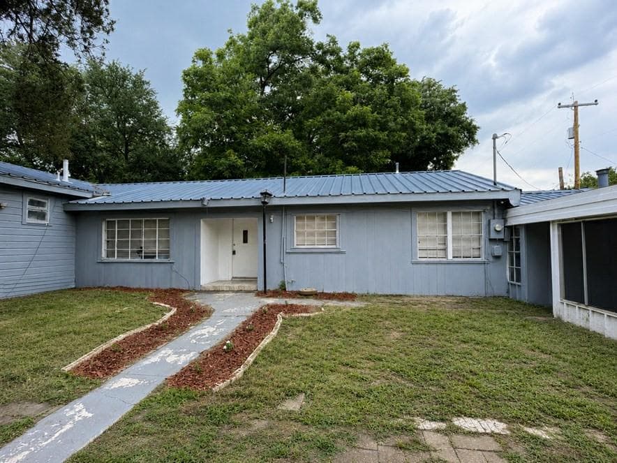 103 W Beaumont None