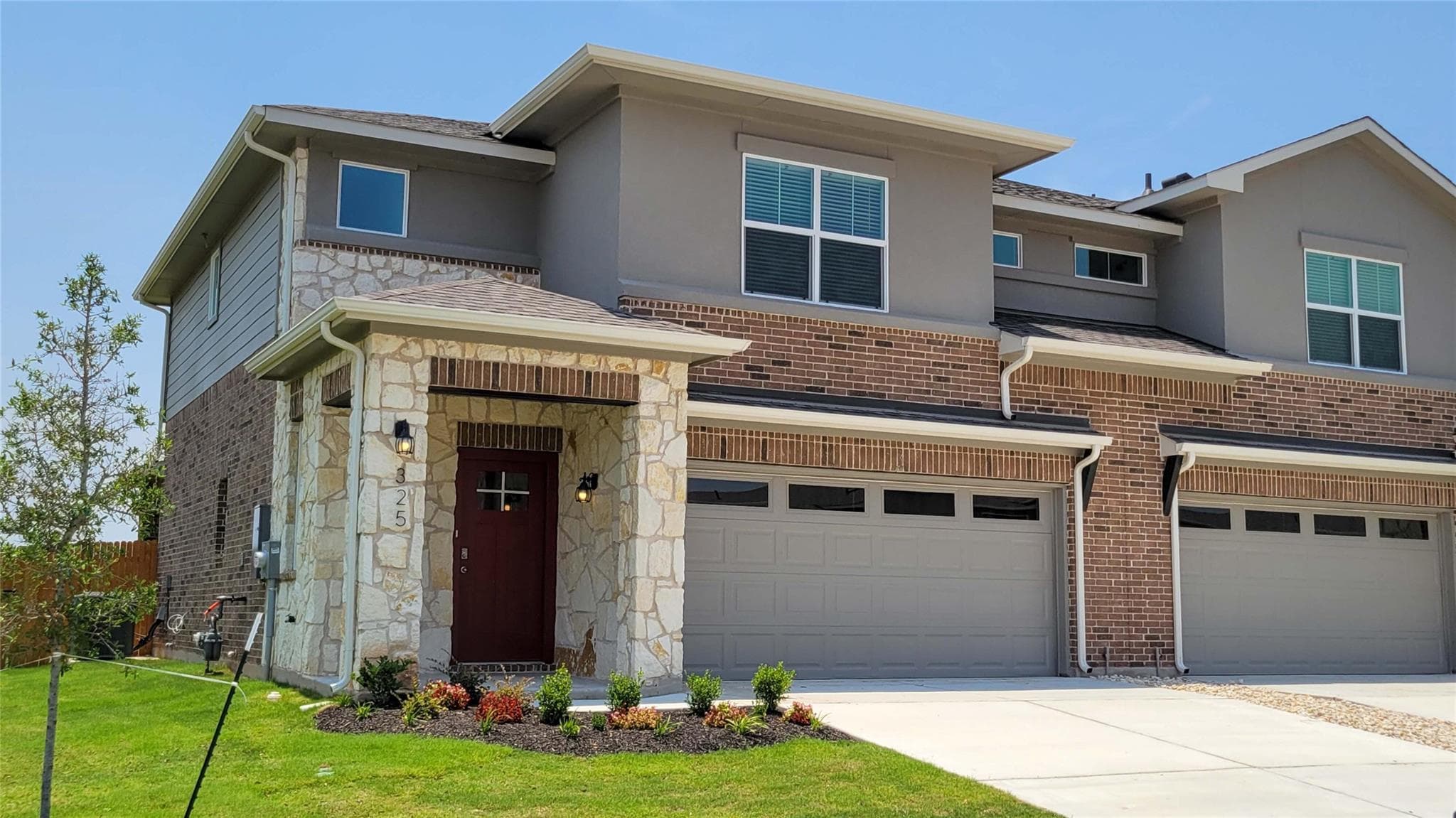 325 Brody Ln