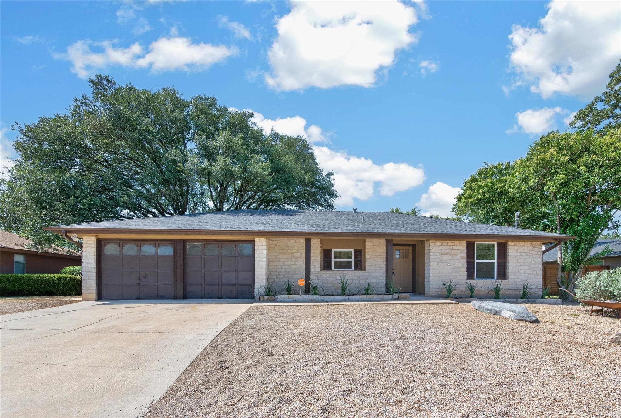 503 Lakeway Dr