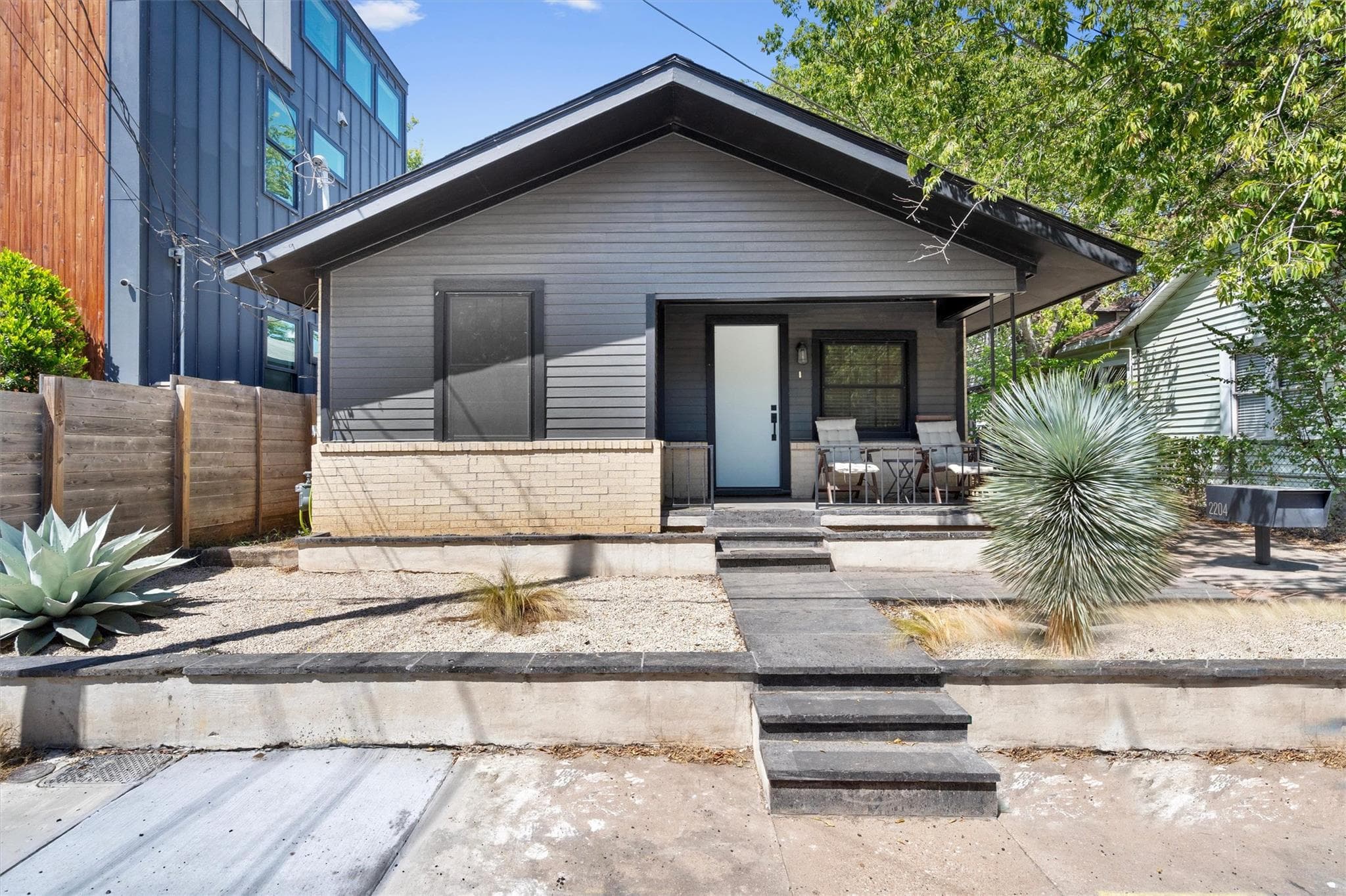 2204 Santa Rita St