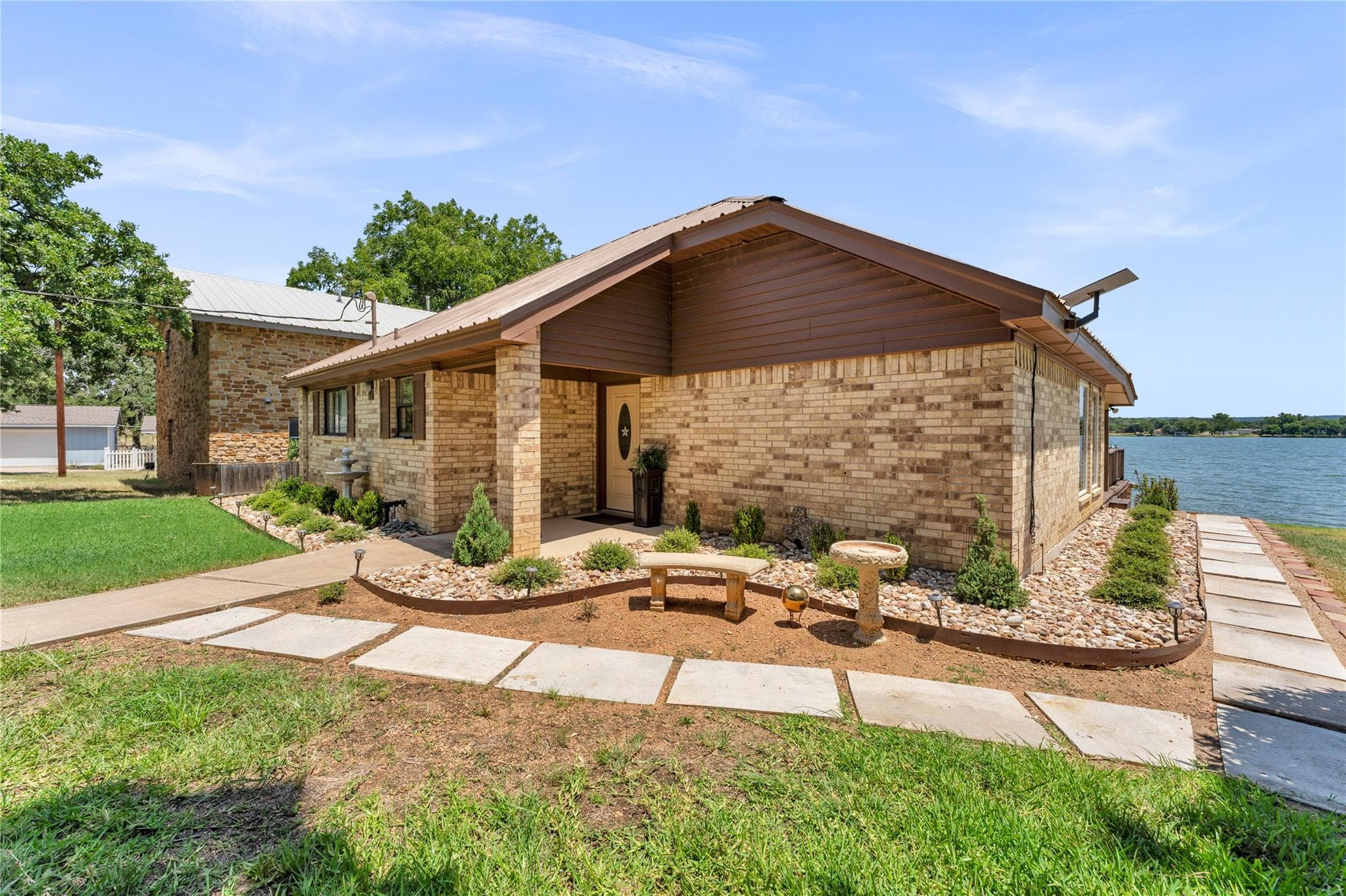 386 Lake Loop None