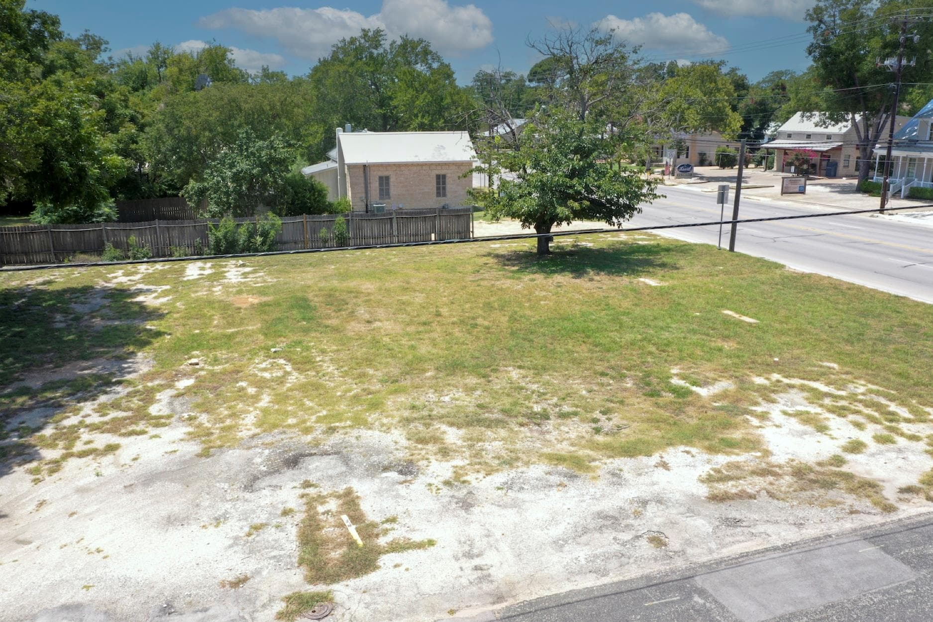 611 N Llano St