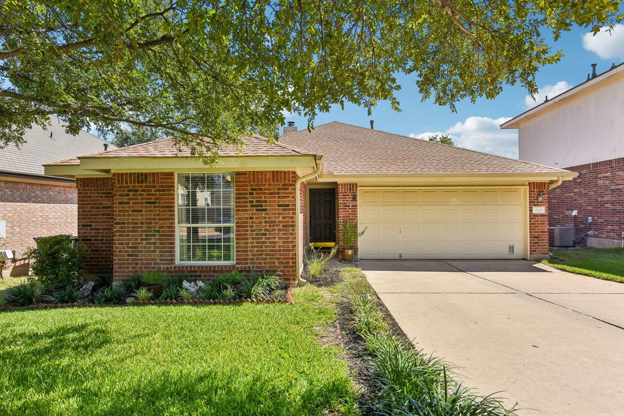 8105 Hawick Dr