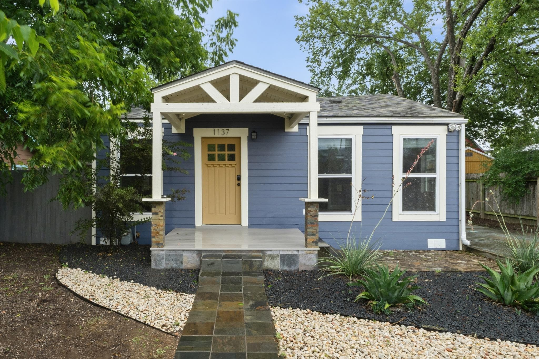 1137 Nickols Ave