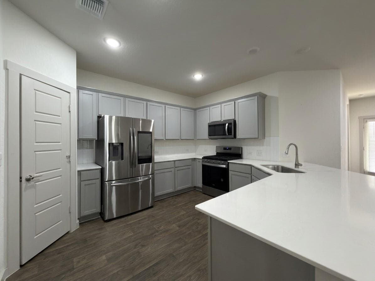 3001 Egan Dr