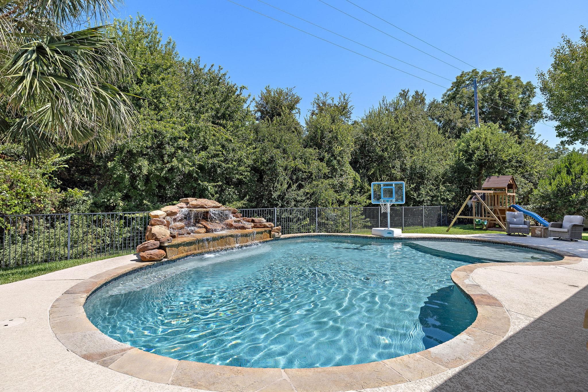 1515 Pinehurst Ln