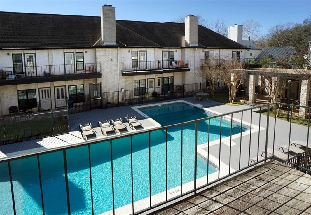 1307 Kinney Ave #117