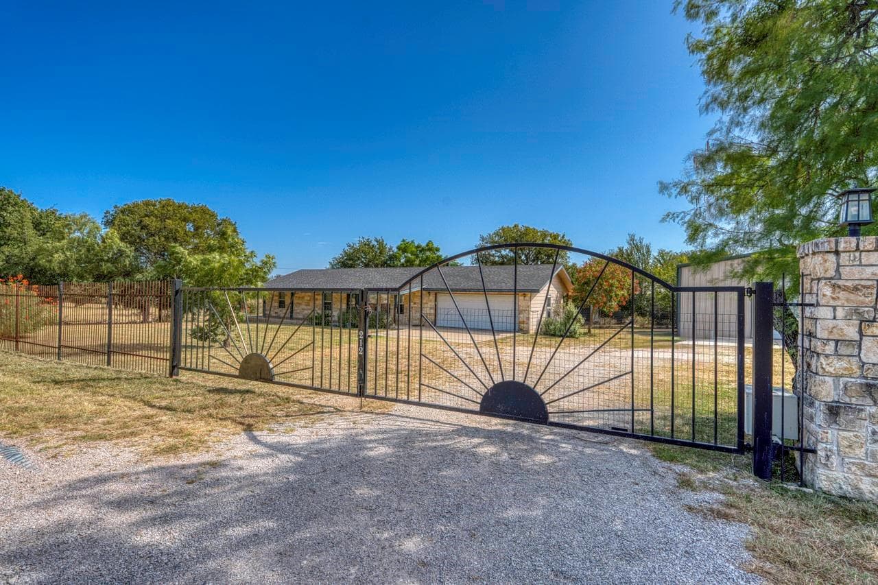 212 Deer Dr