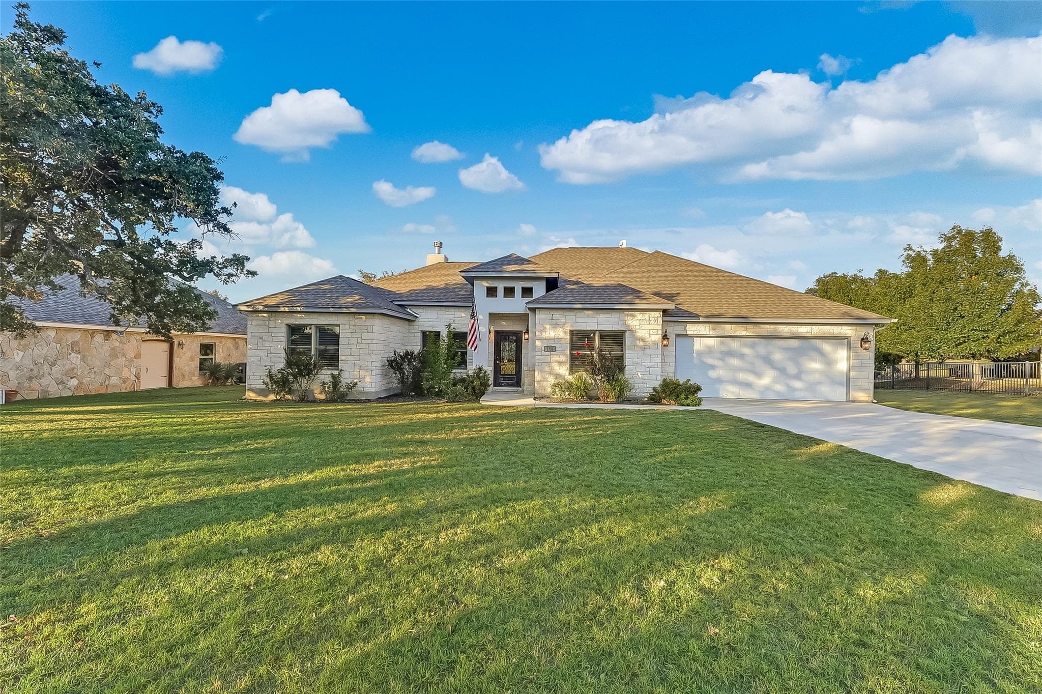 216 Enclave Dr