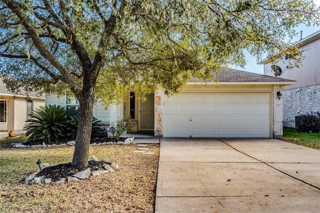 1307 Dillon Lake Bnd