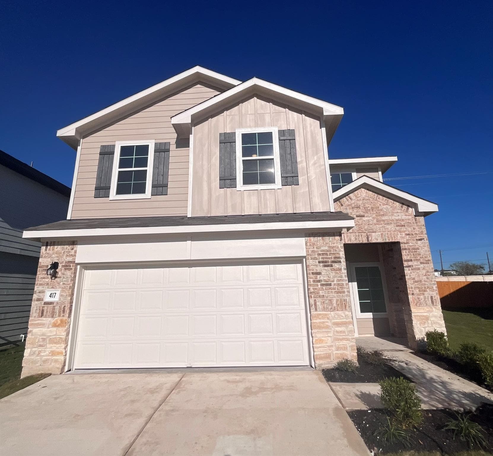 417 Lake Sweetwater Ln
