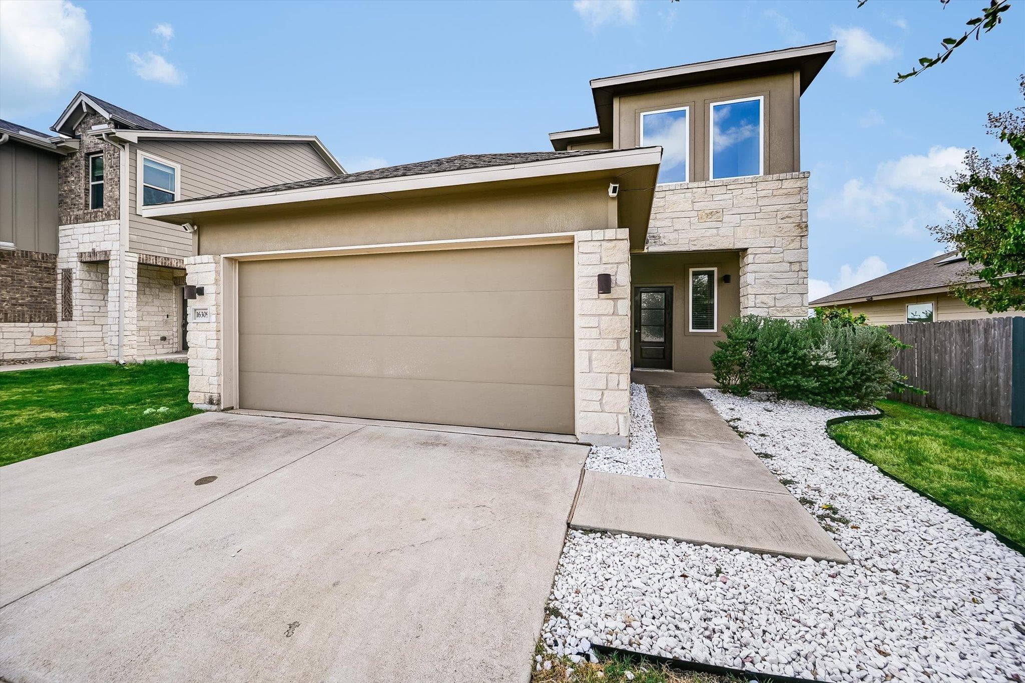 16309 Fetching Ave