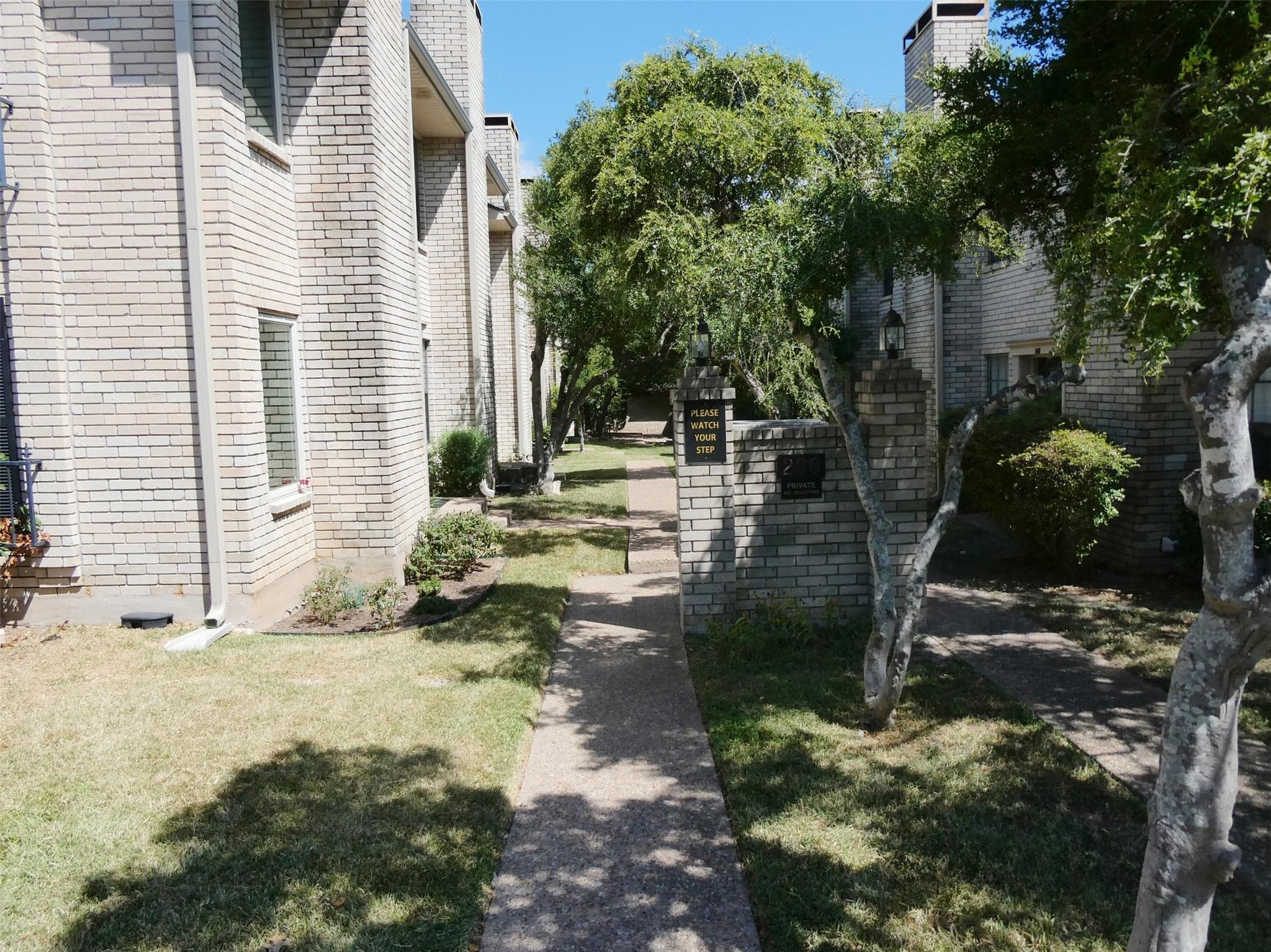 8400 JAMESTOWN Dr #204