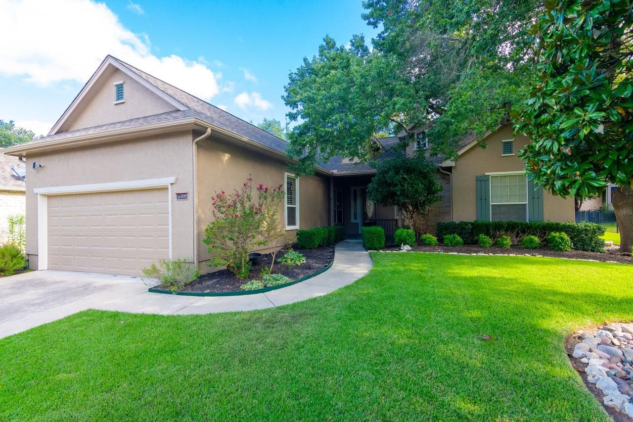 102 Harness Ln