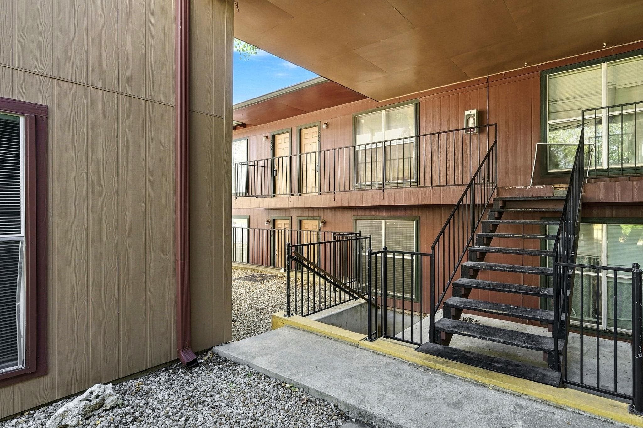 2319 Greenfield Pkwy #208