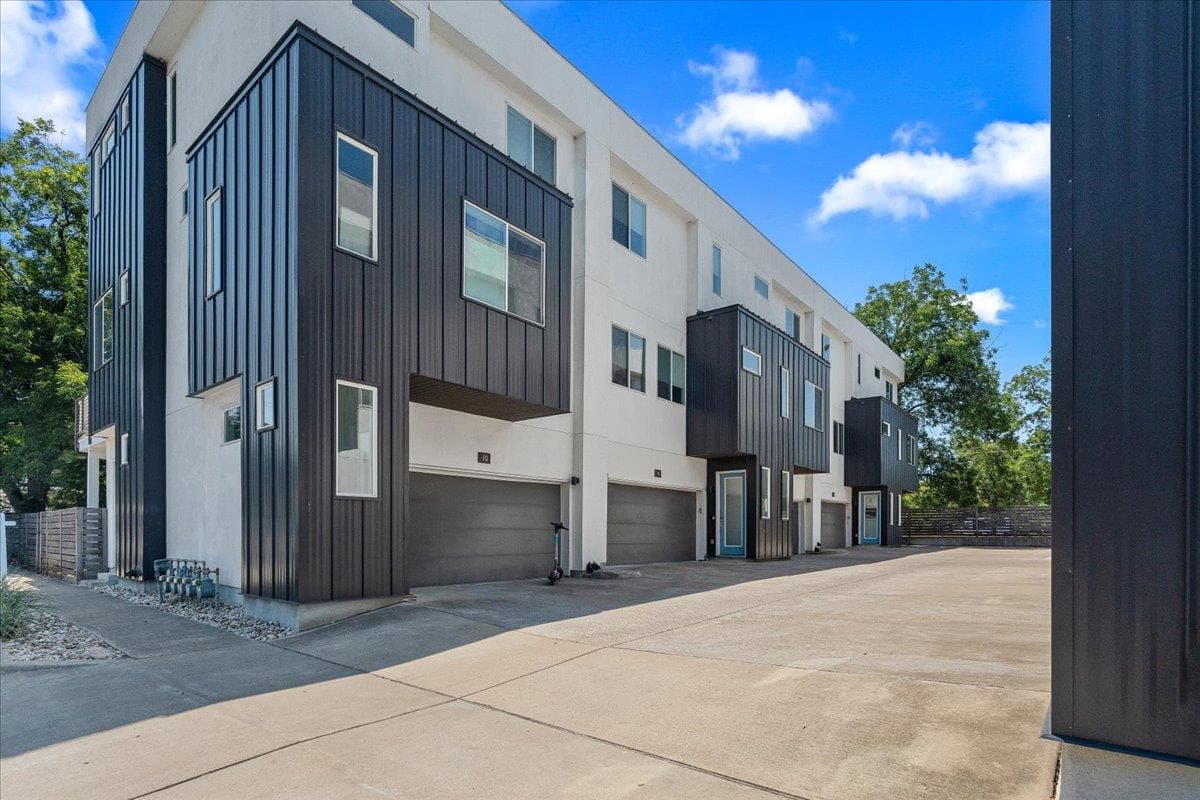 1801 E 2nd St #8