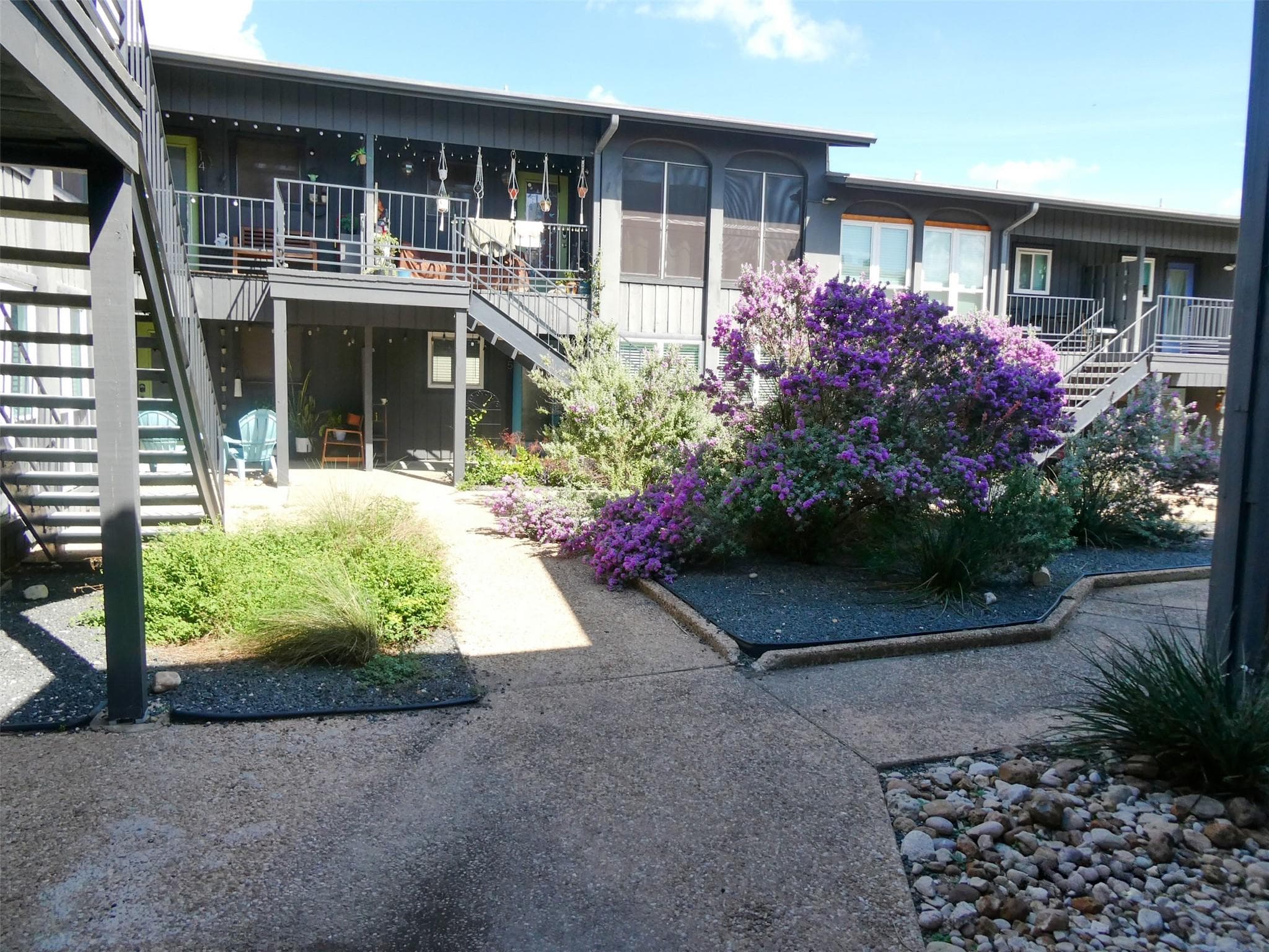909 REINLI St #133