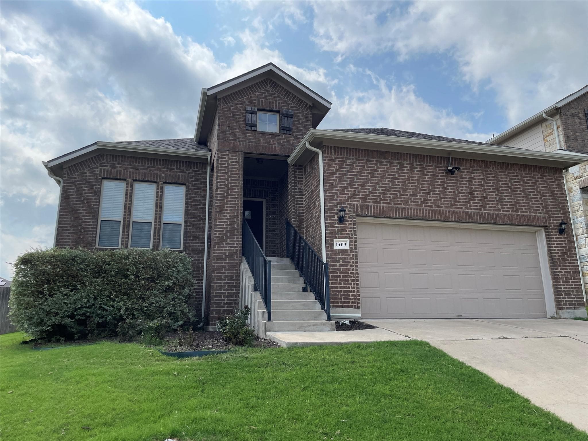 13313 Henneman Dr
