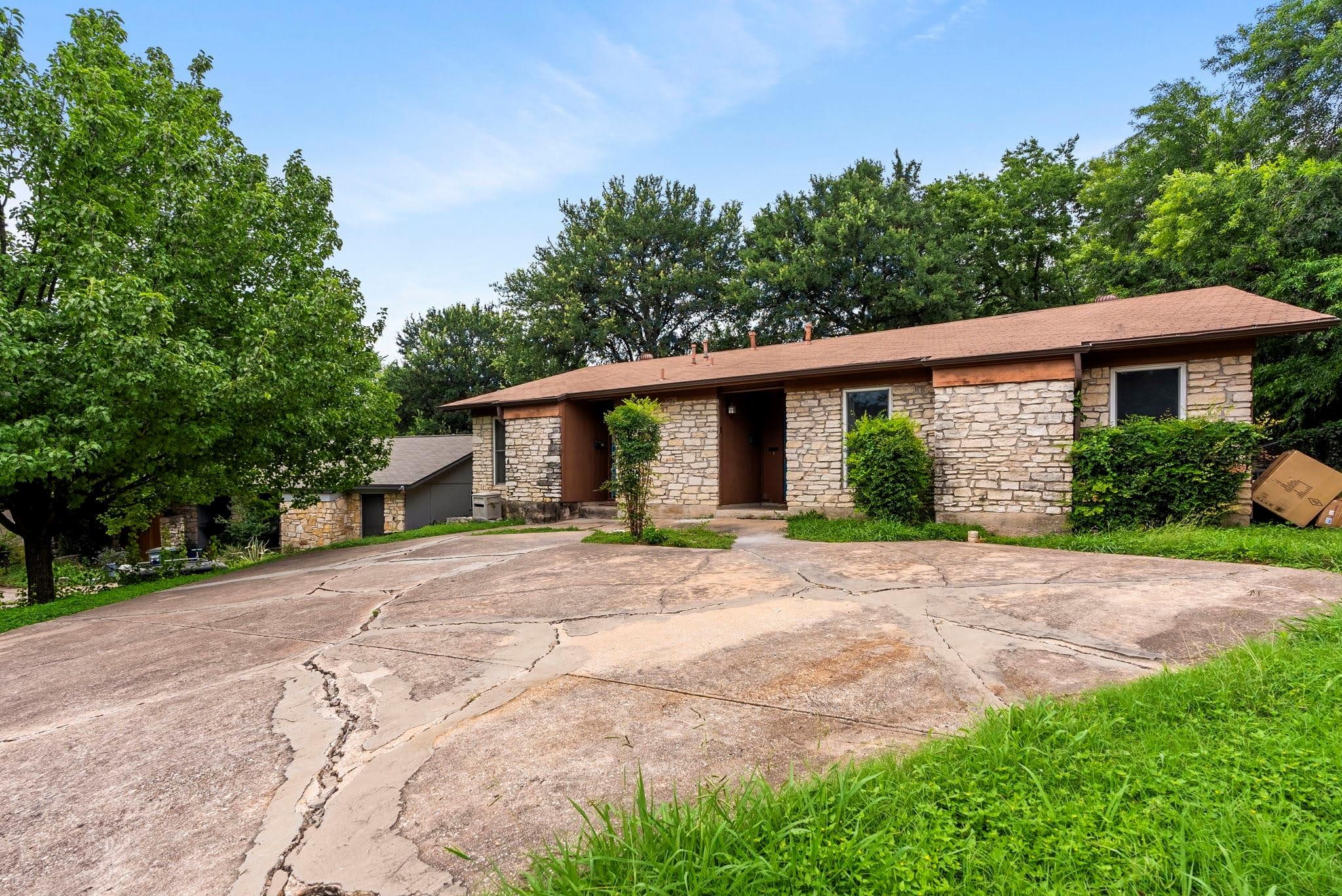 2320 Montclaire St