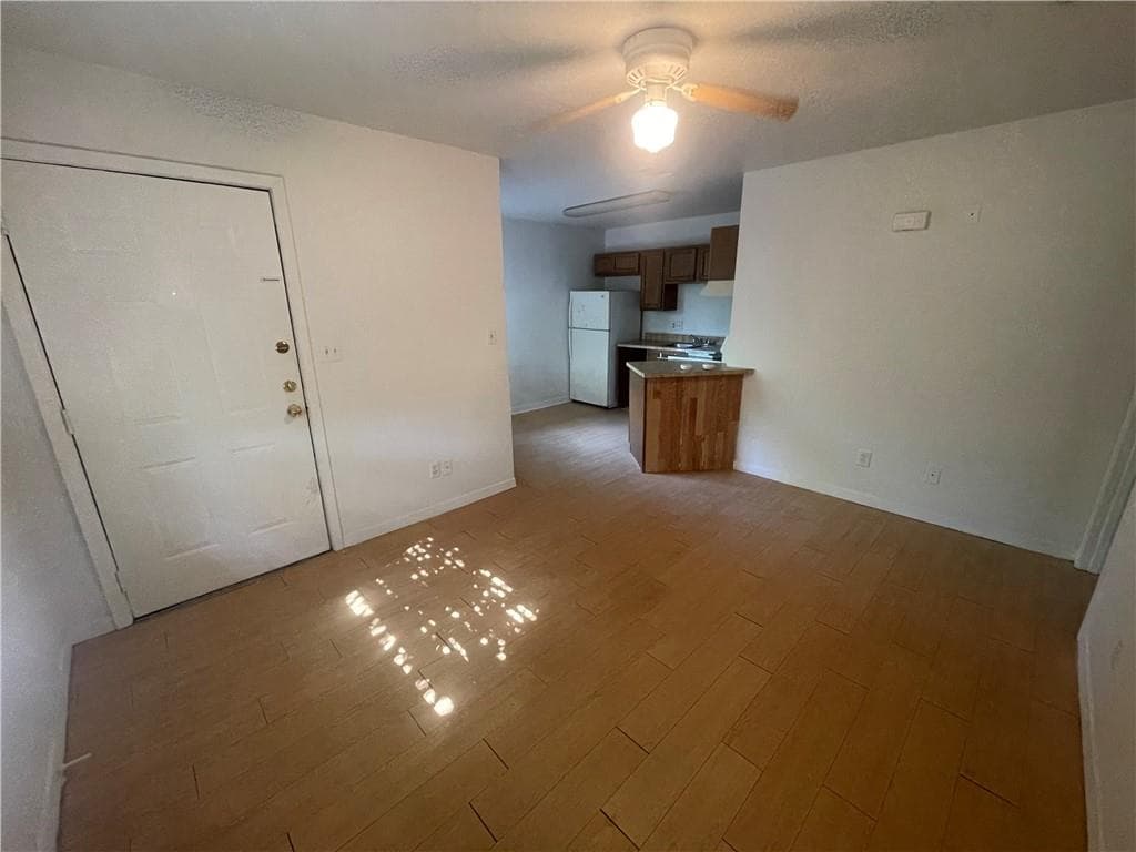 1648 Post Rd #4