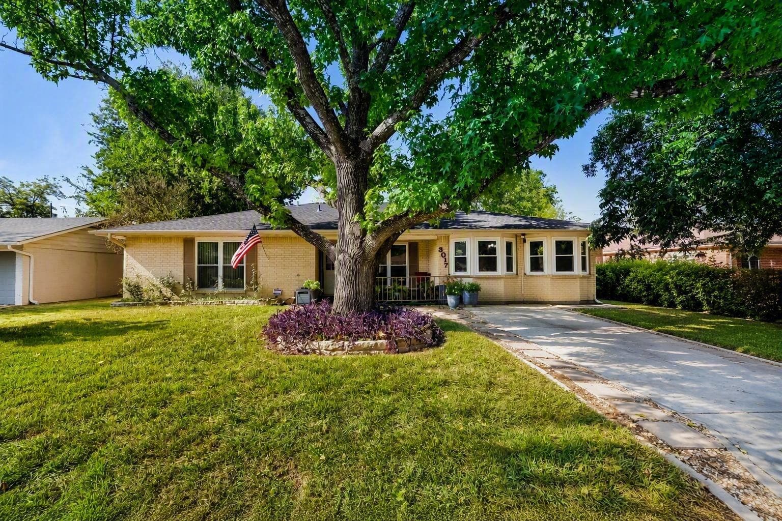 3017 Val Dr