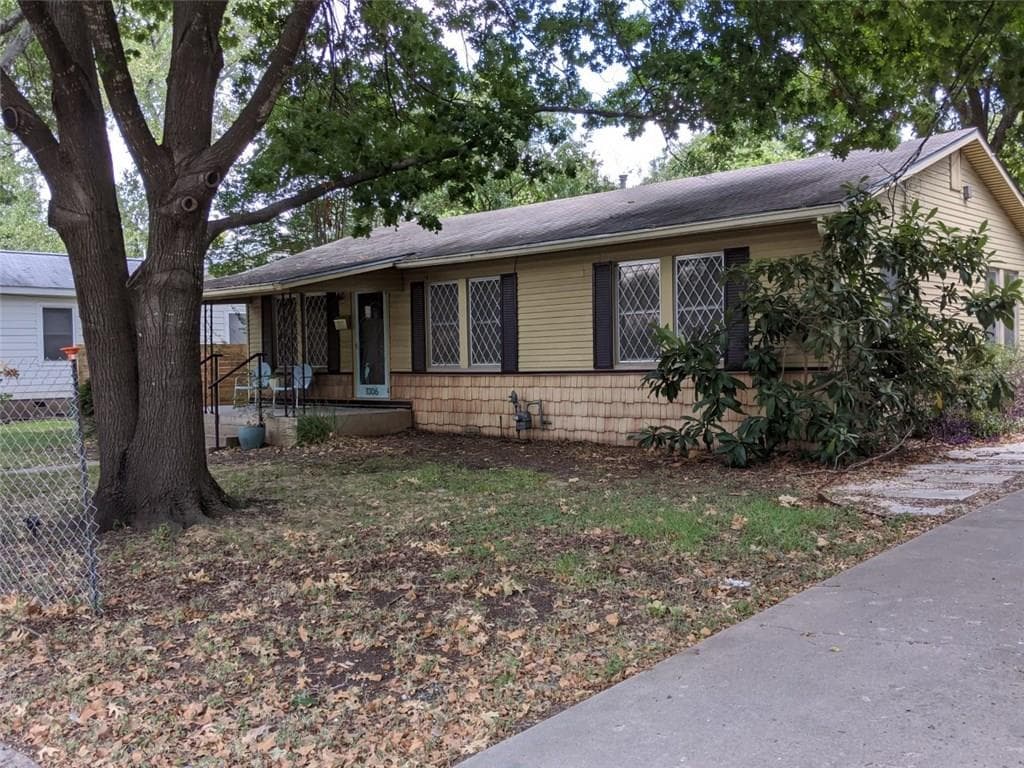 1006 Brentwood St