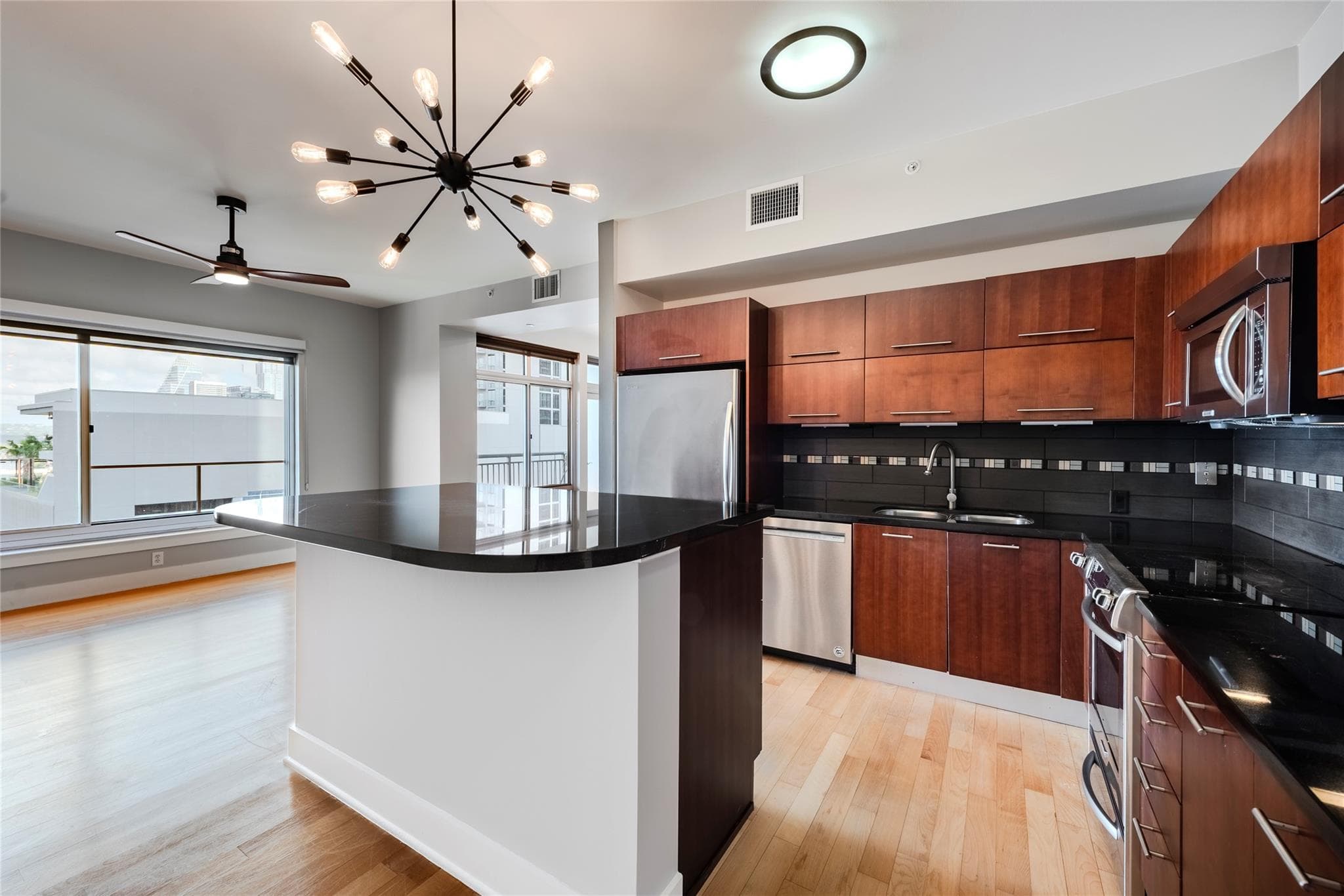 603 Davis St #1201
