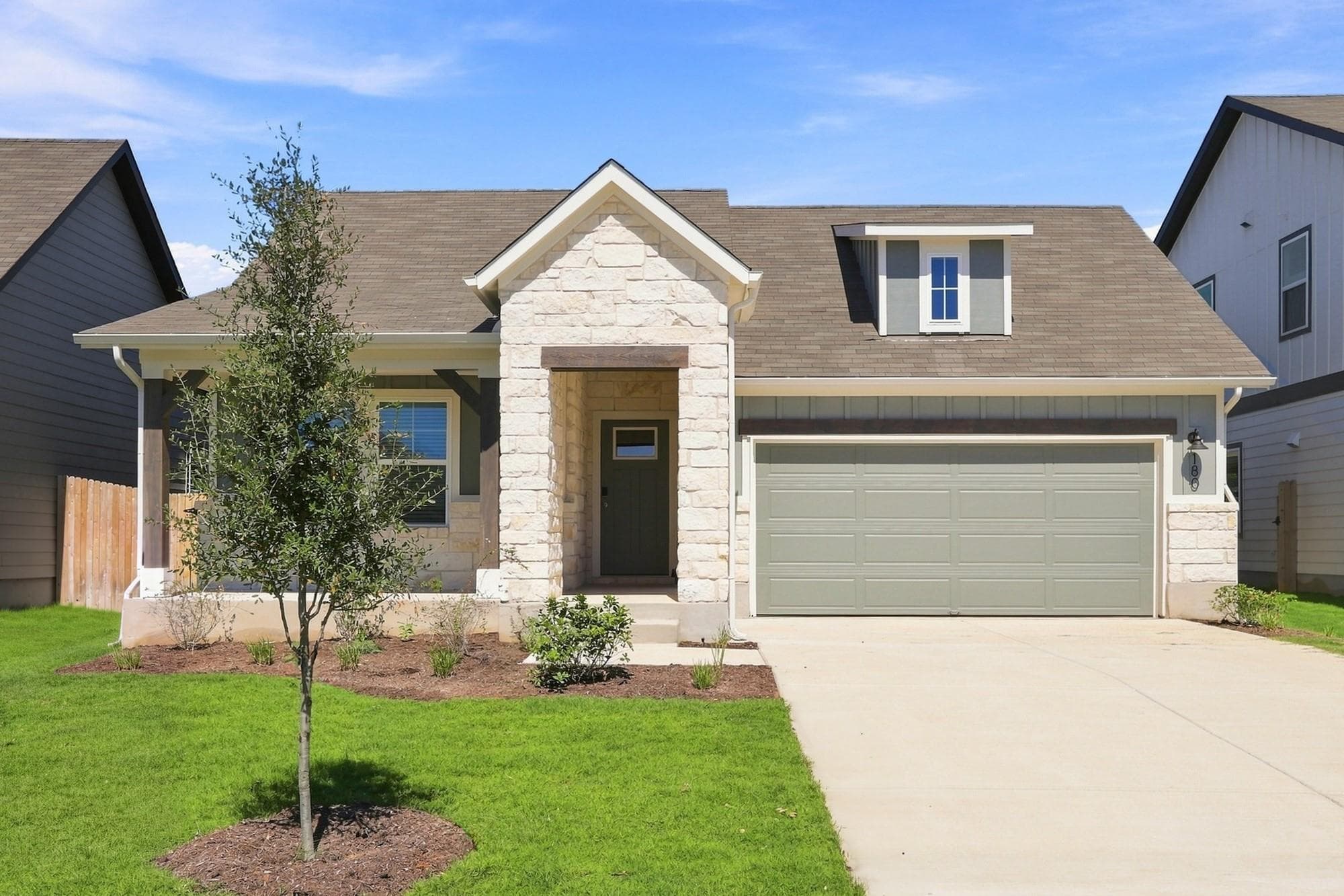 180 Coopers Hawk Crst
