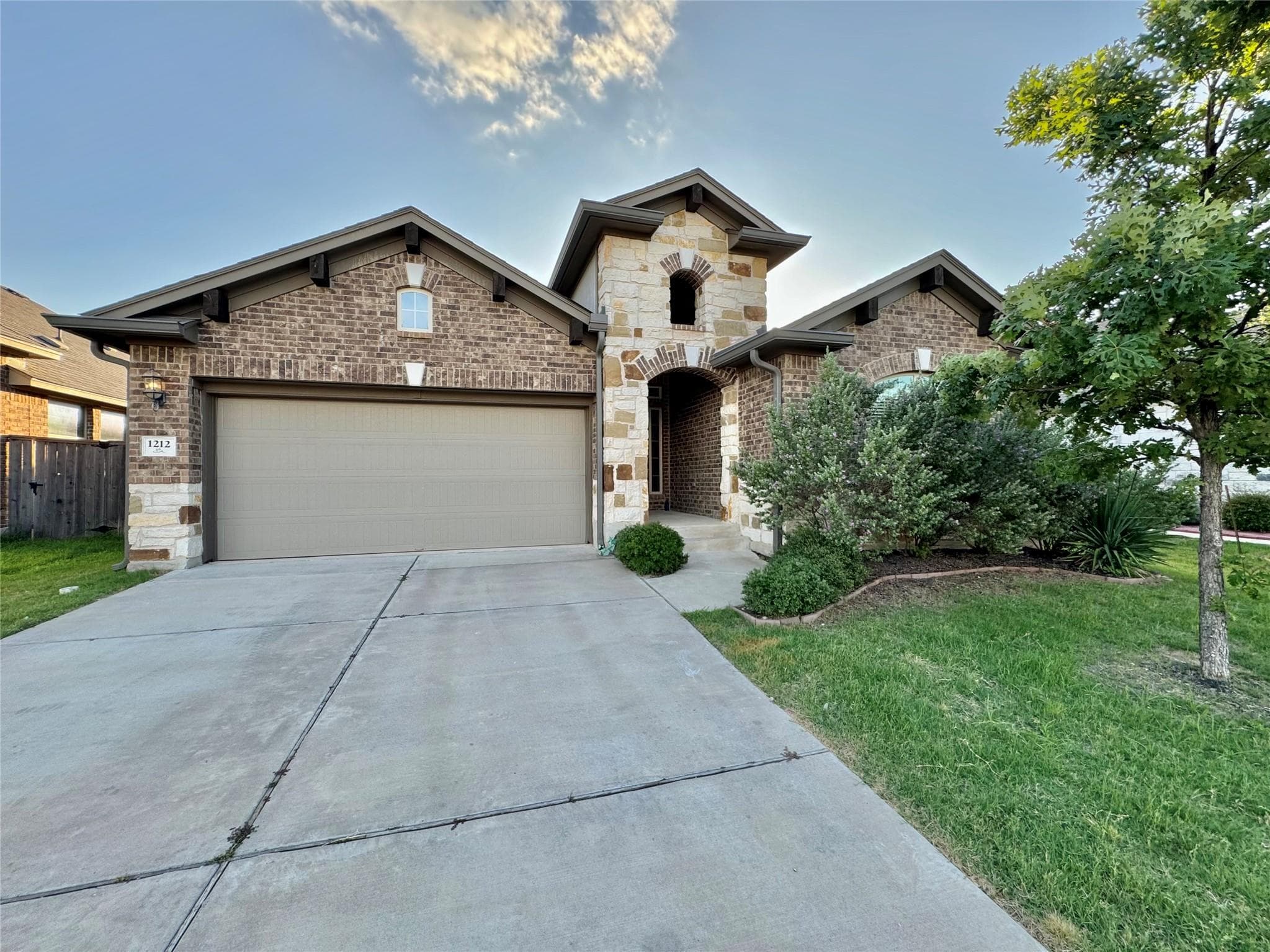 1212 Matt Ln