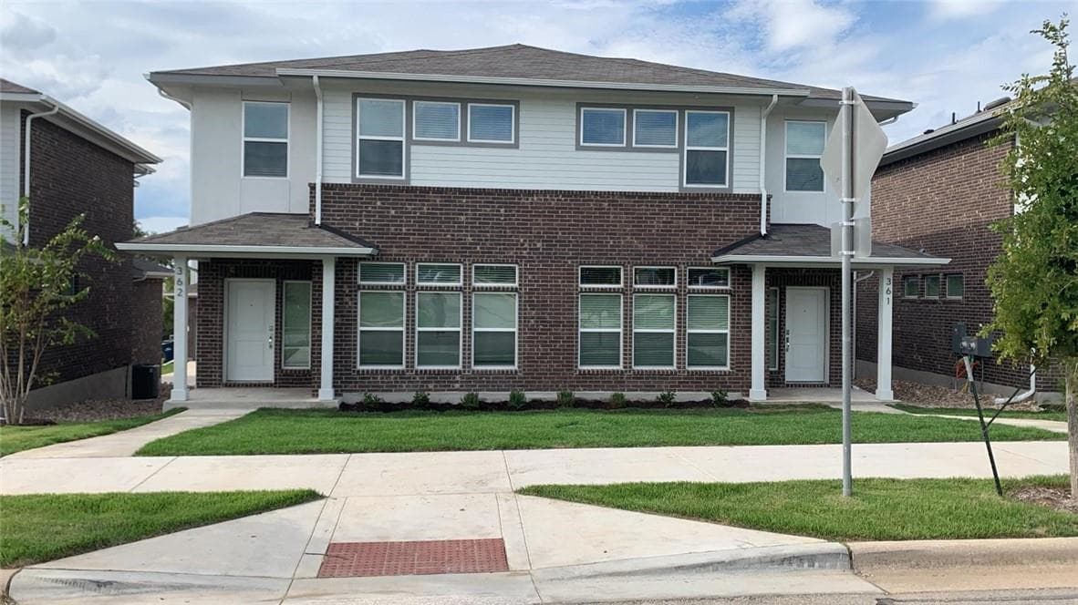605 W South St