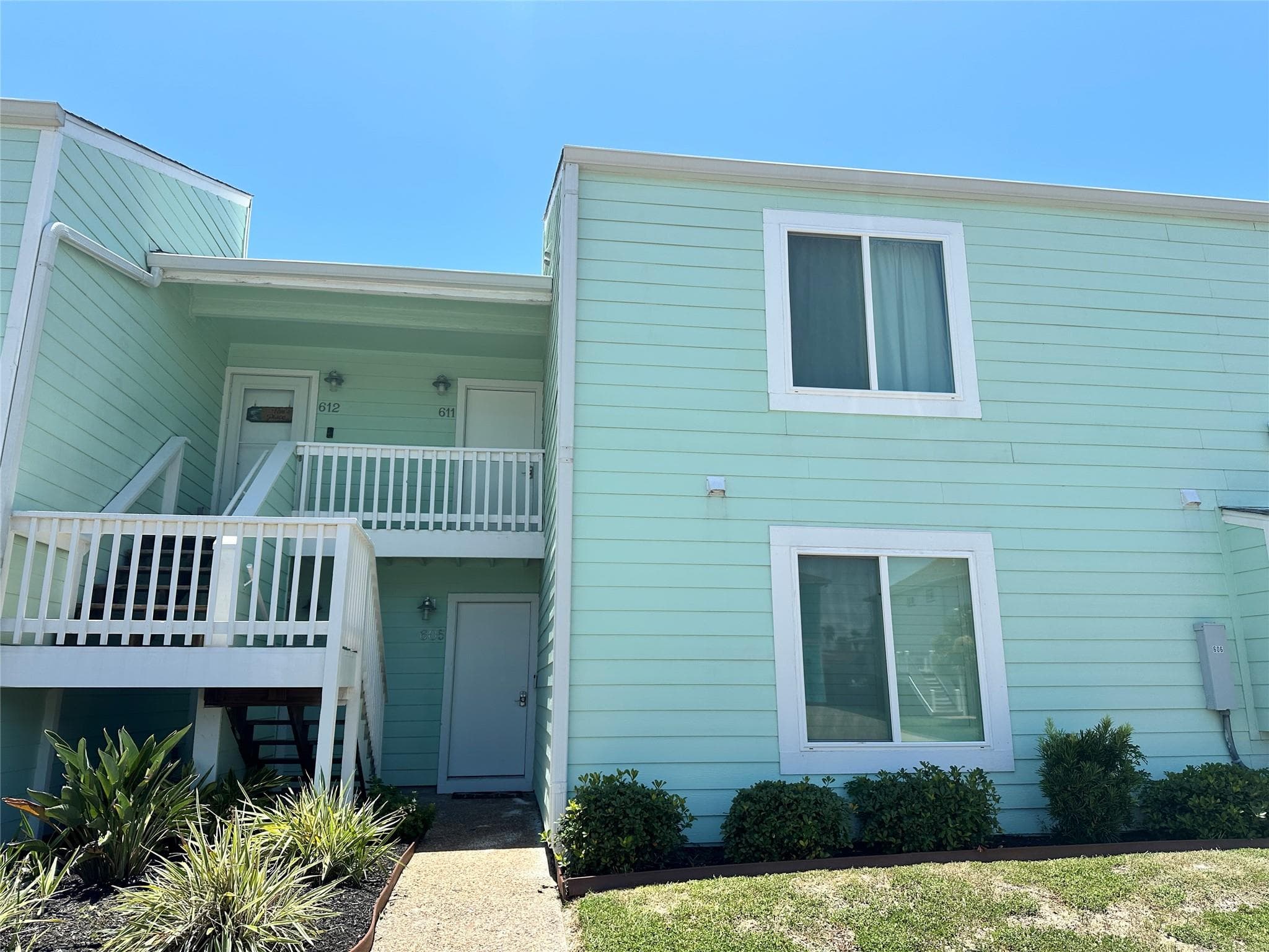 611 Lauderdale Dr