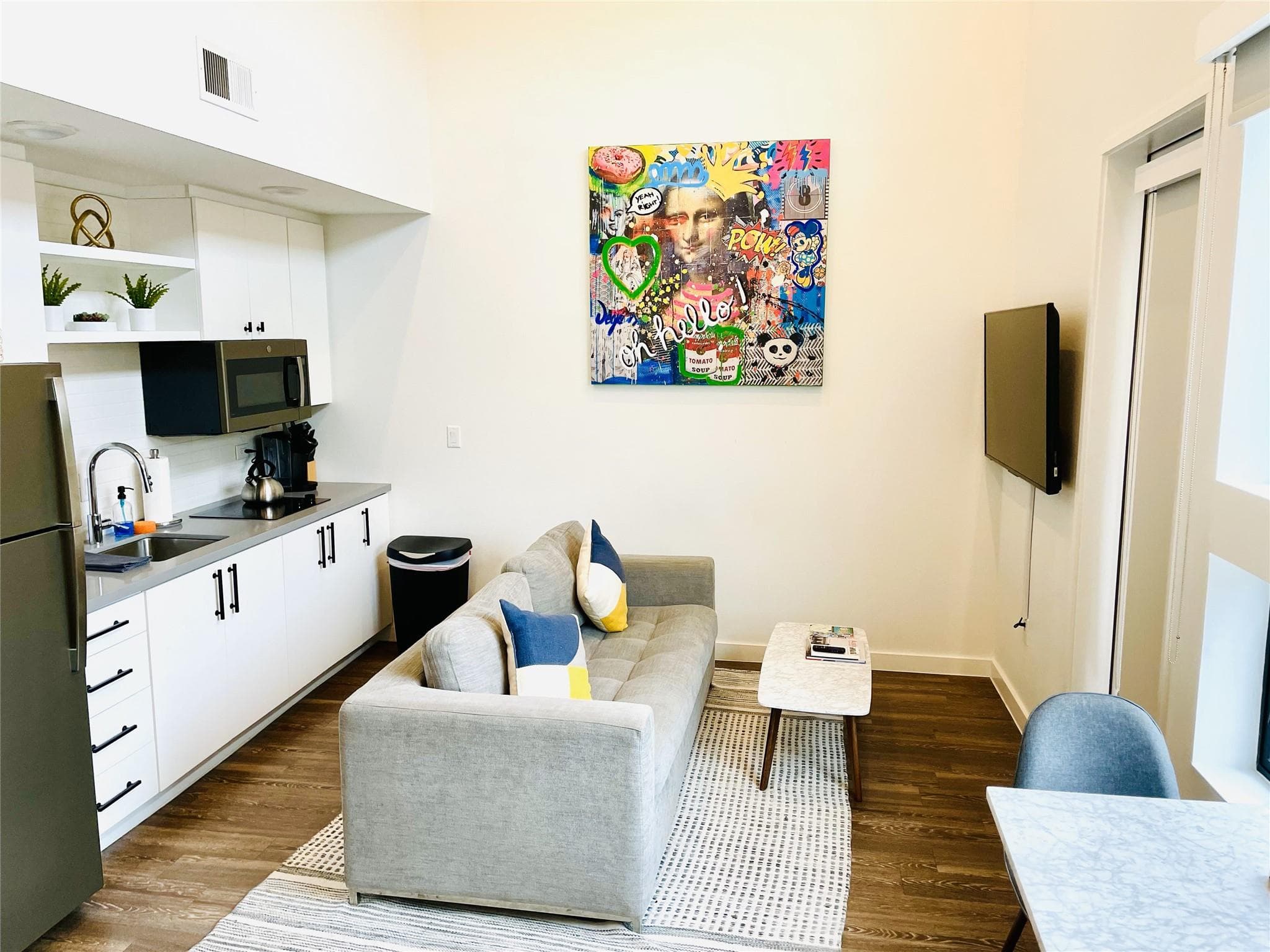 49 Navasota St #201